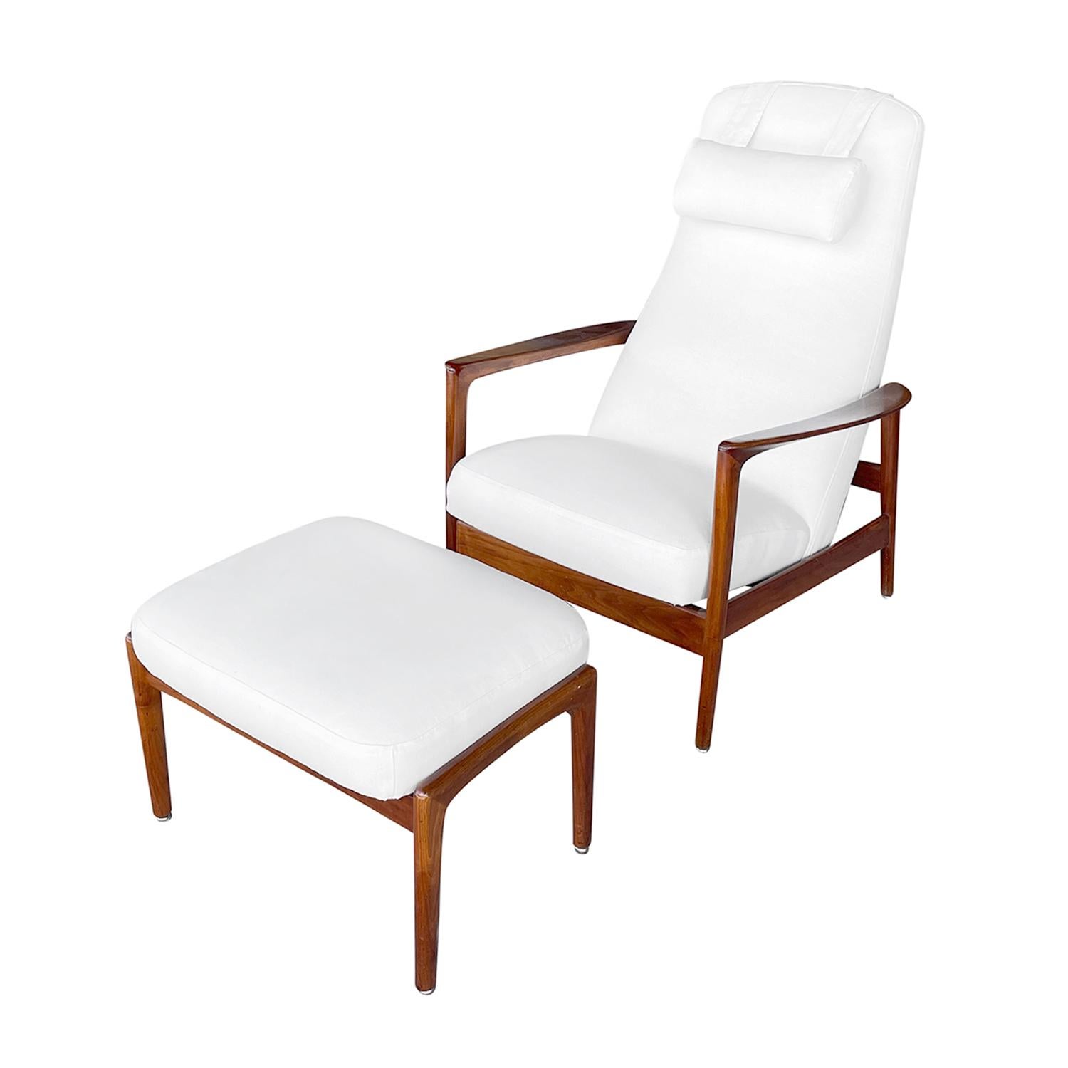 20th Century White Swedish Adjustable Walnut High Back Recliner Set by DUX In Good Condition In West Palm Beach, FL