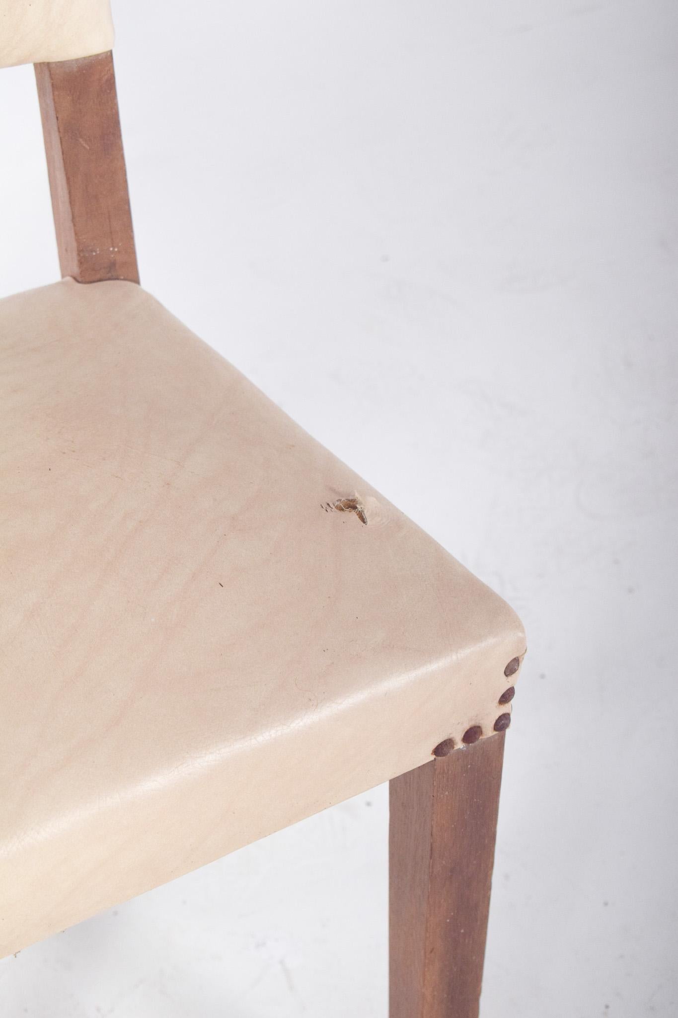 20th Century White Upholstered Chair In Fair Condition For Sale In Lisboa, Lisboa