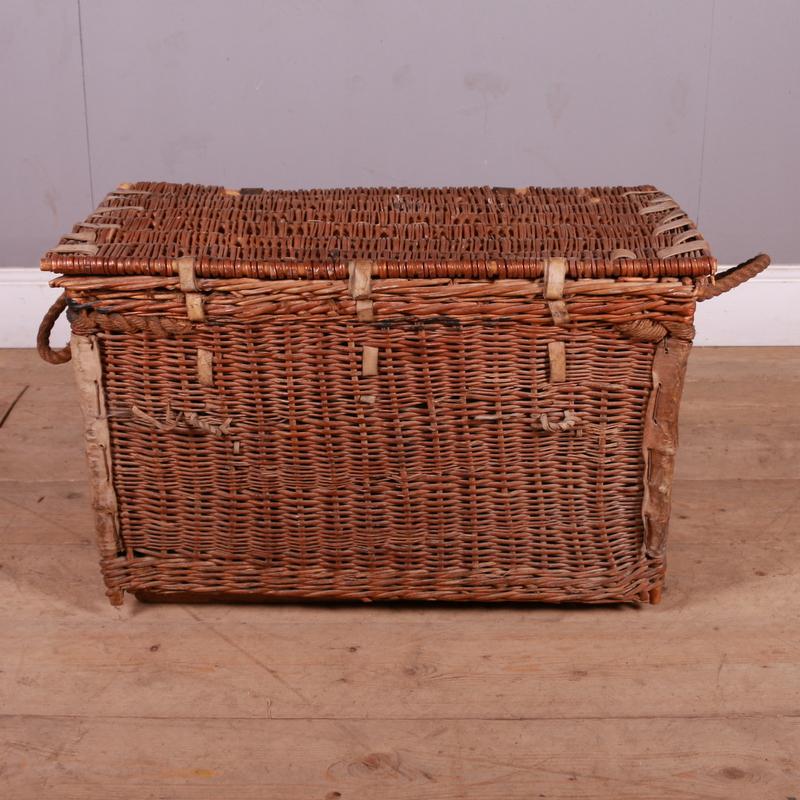 20th Century Wicker Basket In Good Condition In Leamington Spa, Warwickshire