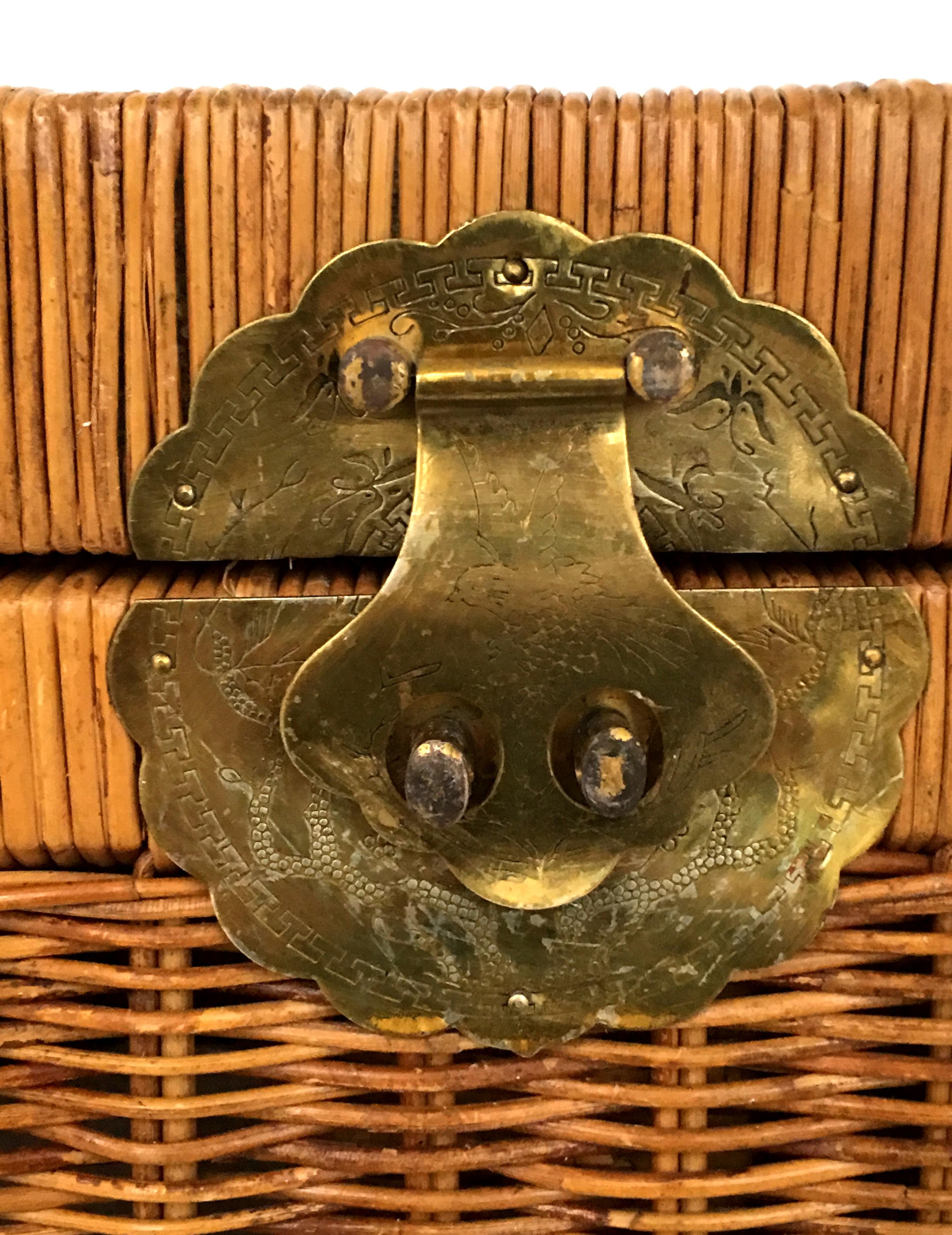 20th Century Wicker & Brass Chinoiserie Style Trunk Chest In Good Condition In West Palm Beach, FL