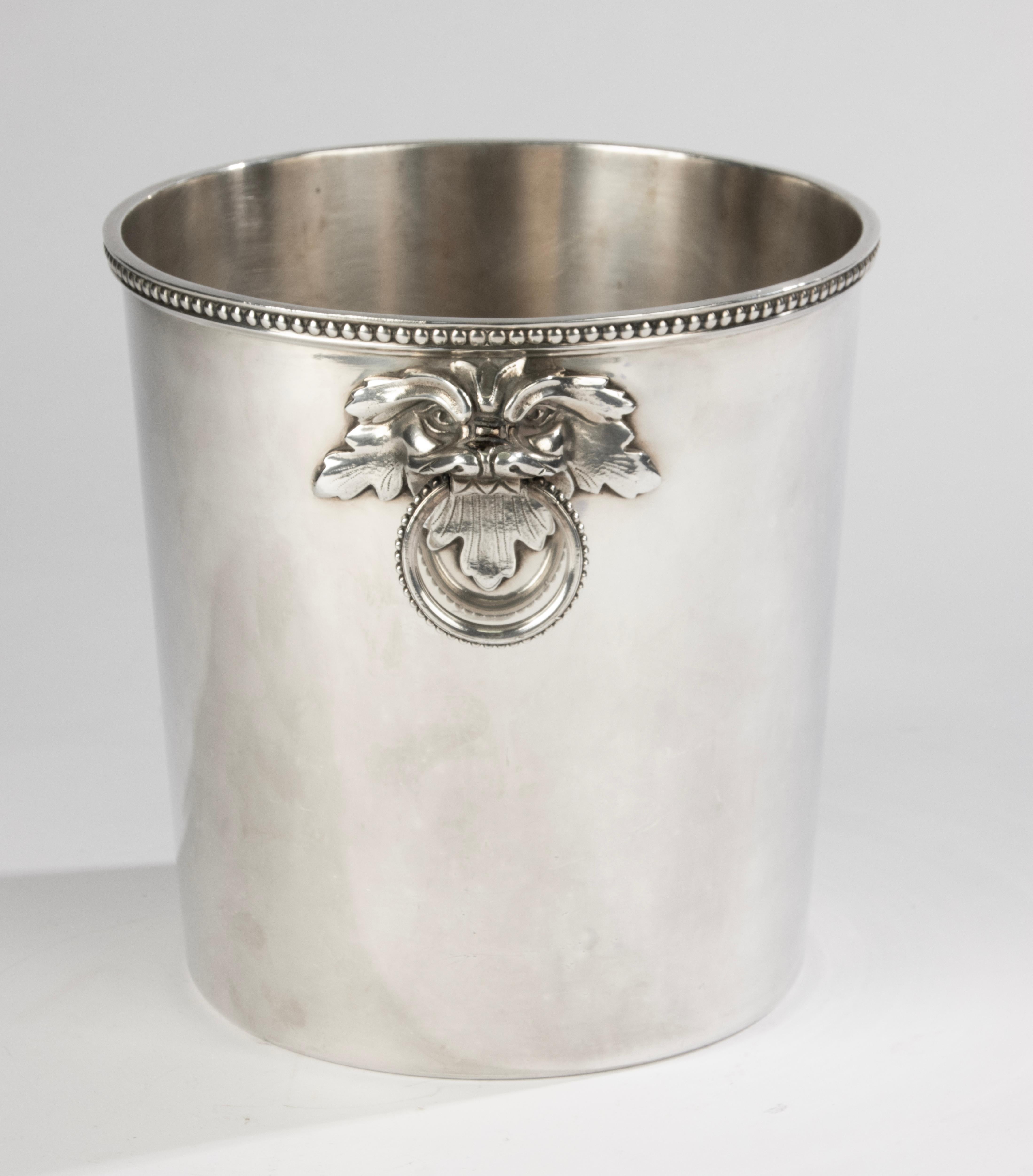 Elegant and finely crafted silver-plated wine cooler by the renowned French silversmith Ercuis. Featuring a neoclassical design with bold lion mask handles and beaded rim detailing, this piece reflects the exceptional quality and timeless aesthetic