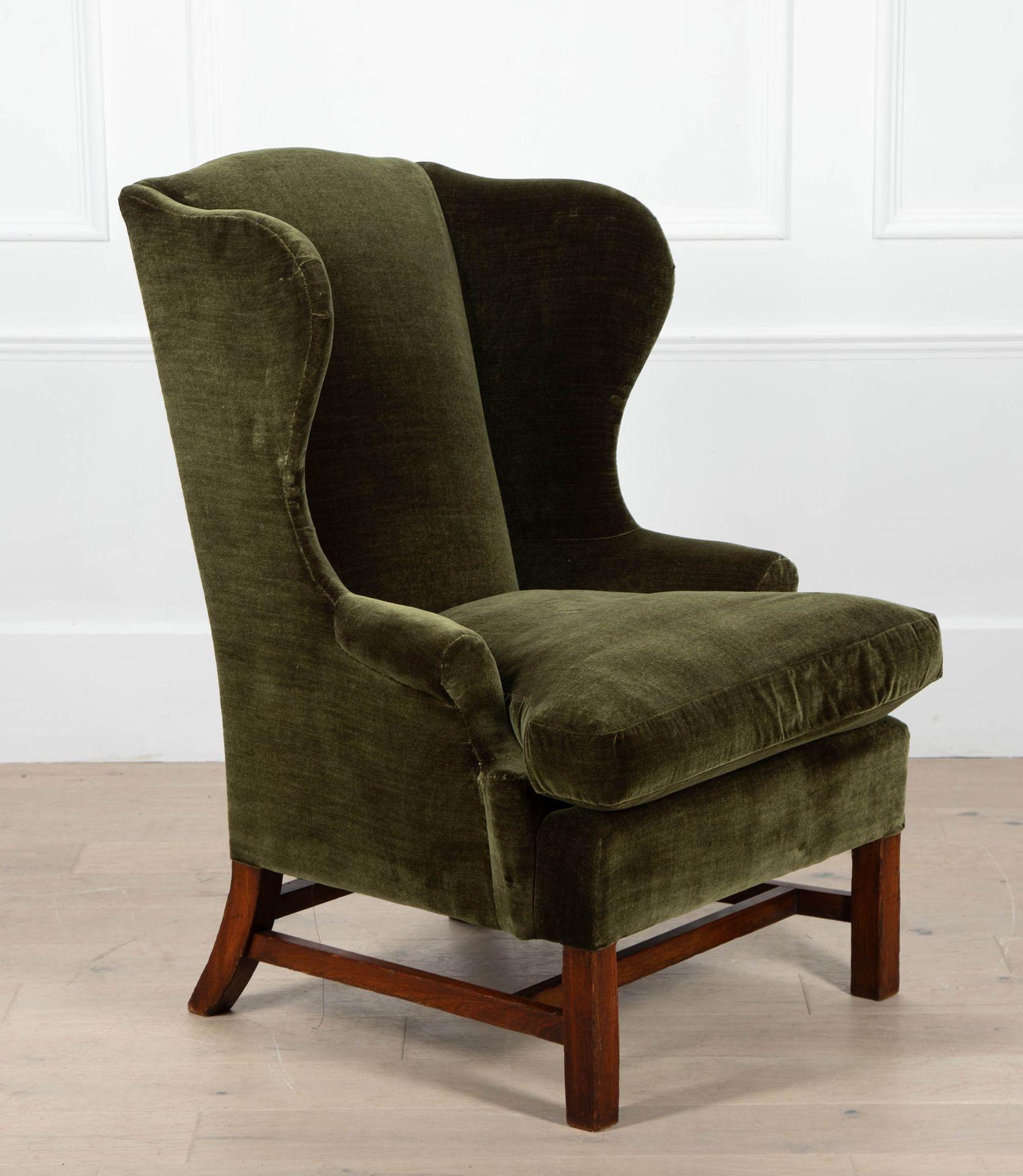 Sillón orejero de caoba de estilo georgiano con asiento de cojín suelto.
Tapizada con 
