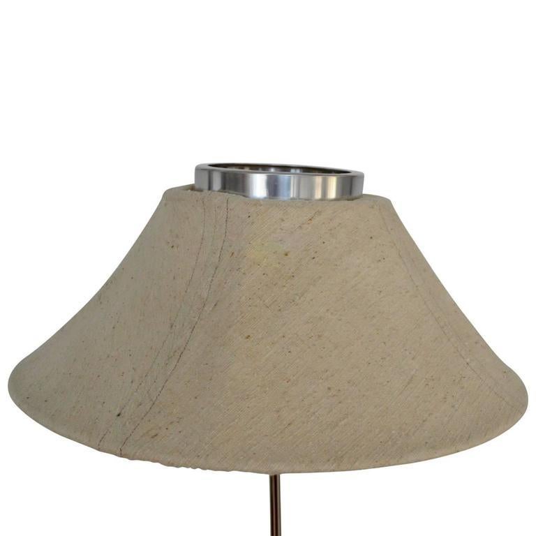 Stehlampe aus Holz und Chrom aus dem 20. Jahrhundert im Angebot 1