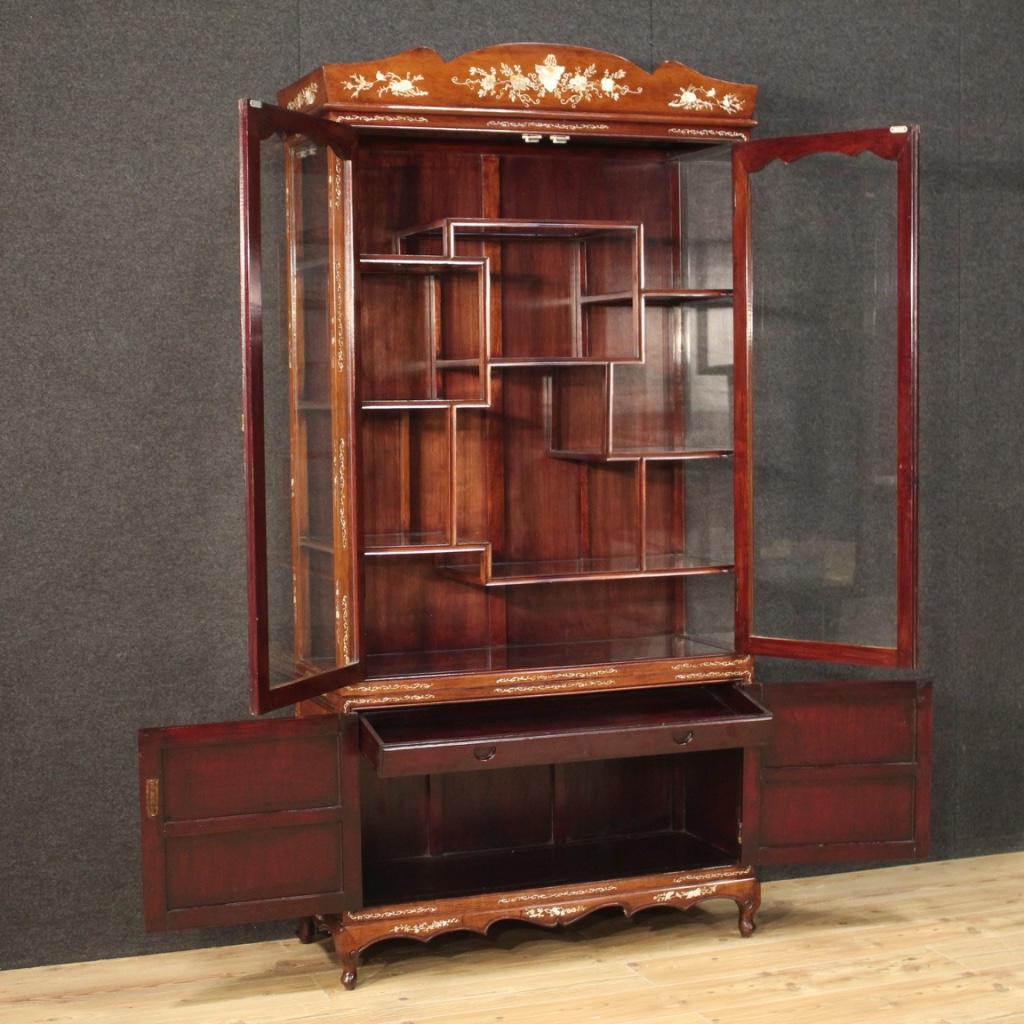 20th Century Wood and Faux Mother of Pearl Oriental Display Cabinet, 1960 In Good Condition In Vicoforte, Piedmont