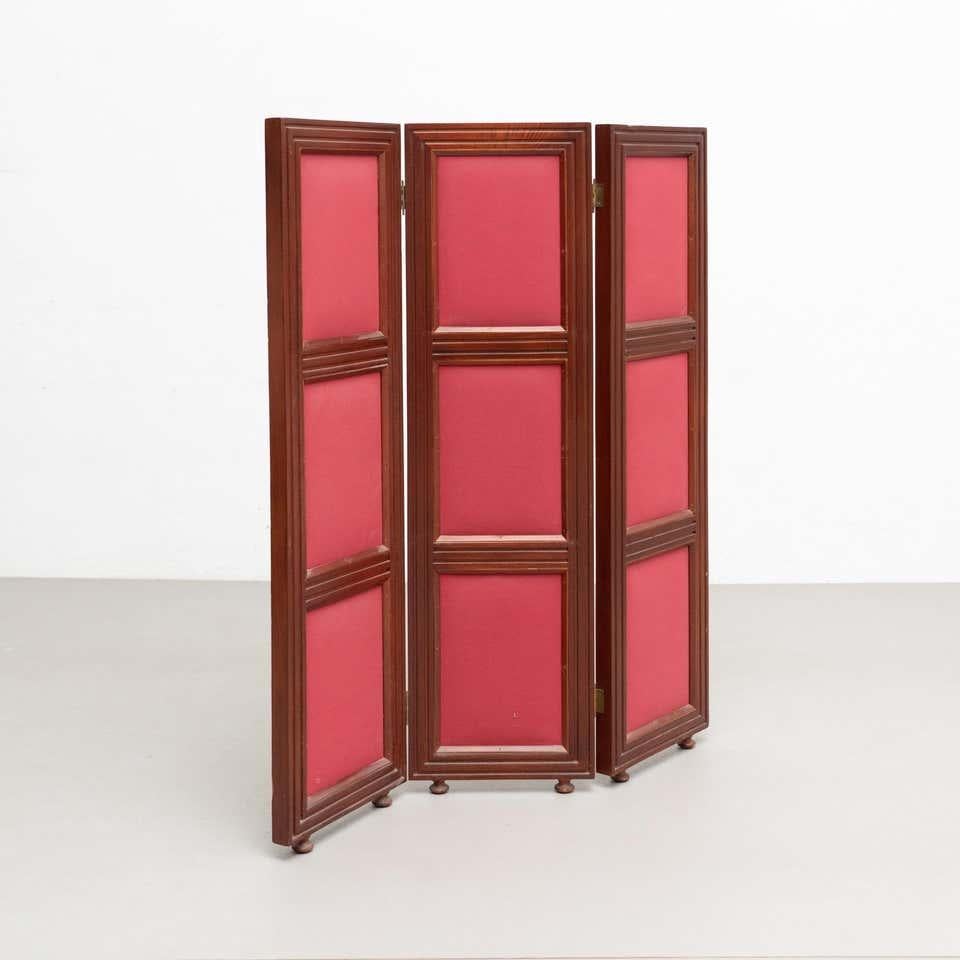 20th Century Wood and Hand Painted Fabric Folding Room Divider For Sale 5