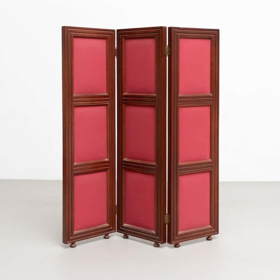 20th Century Wood and Hand Painted Fabric Folding Room Divider For Sale 7