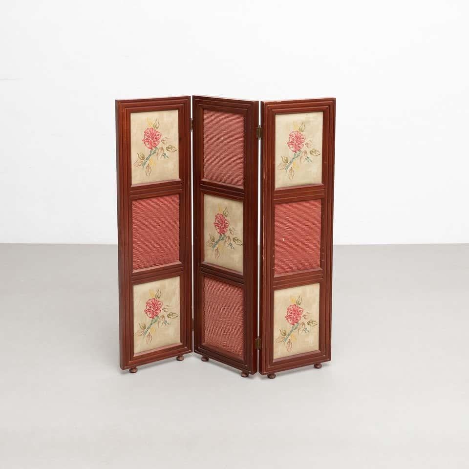 Mid-Century Modern 20th Century Wood and Hand Painted Fabric Folding Room Divider For Sale