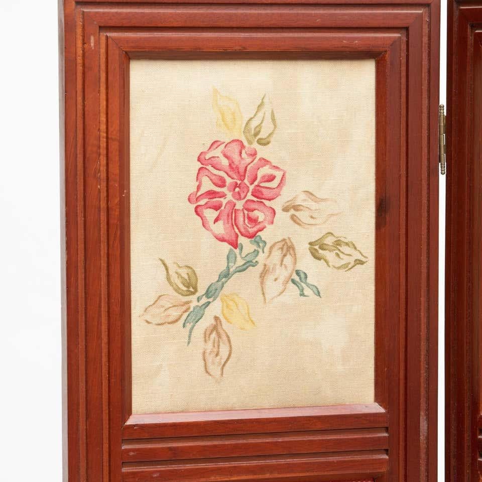 20th Century Wood and Hand Painted Fabric Folding Room Divider For Sale 1