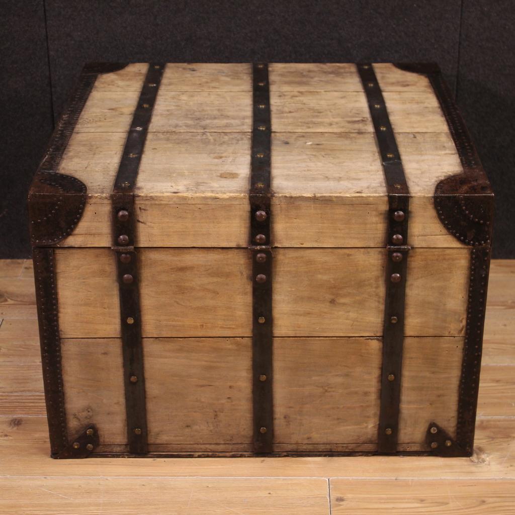 Mid-20th Century malle italienne en bois et en fer du 20e siècle, 1960 en vente