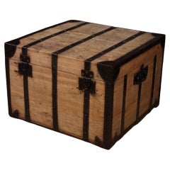 italienische Truhe aus Holz und Eisen, 20. Jahrhundert, 1960