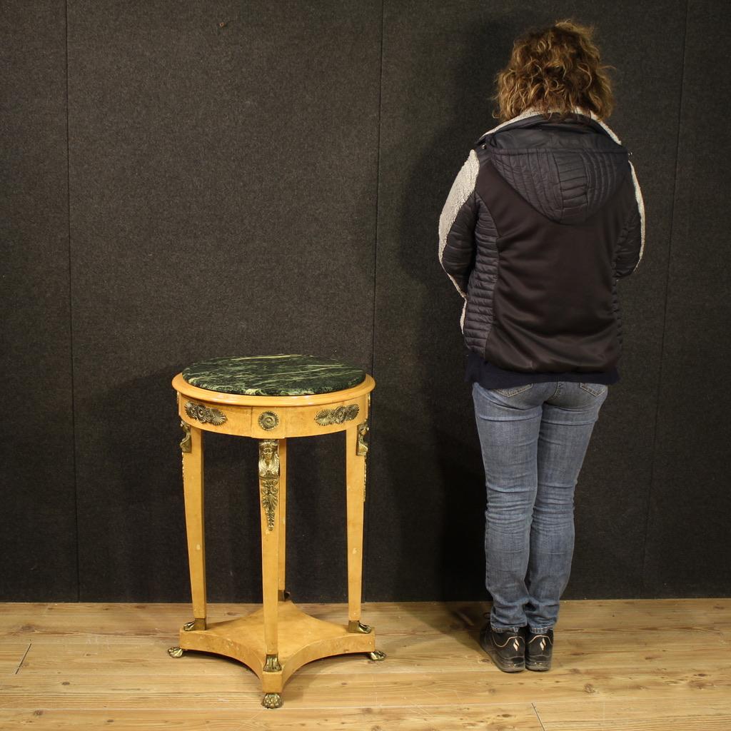 French table d'appoint en bois et marbre du 20e siècle, style Retour d'Égypte, années 1960 en vente