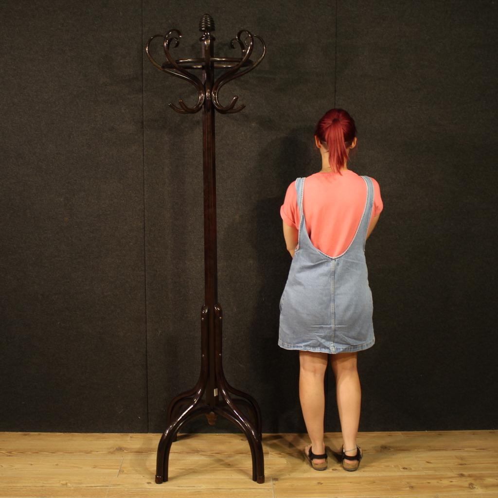 Austrian coat rack from the first half of the 20th century. Built in the Thonet style, this bentwood furniture features eight hooks and an octagonal central body (see photo). The coat rack is composed of curved wooden elements attached to the