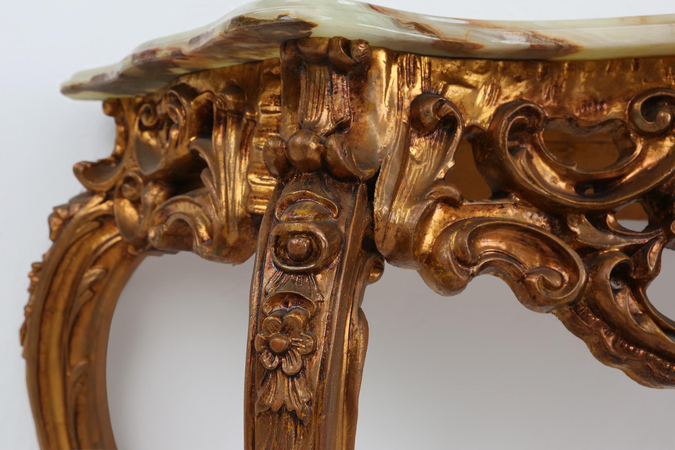 Holzgeschnitzte Konsole im Louis-XV-Stil des 20. Jahrhunderts mit Marmorplatte, Frankreich (Vergoldet) im Angebot