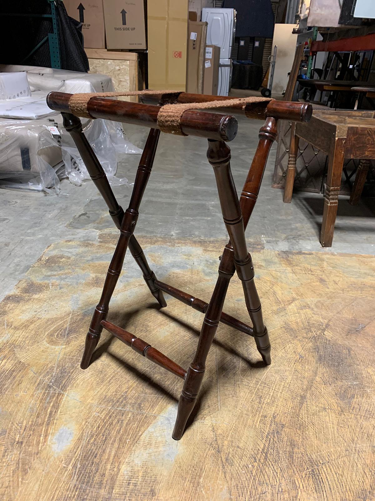 20th century wood folding luggage rack
Measures: 20.75