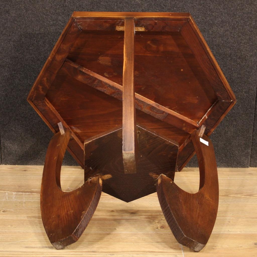 französischer Couchtisch aus Holz des 20. Jahrhunderts, 1960 im Angebot 1