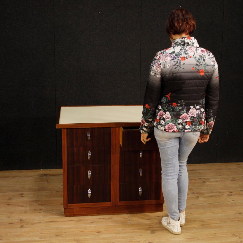 commode en bois de style français du 20e siècle, 1960 en vente 6