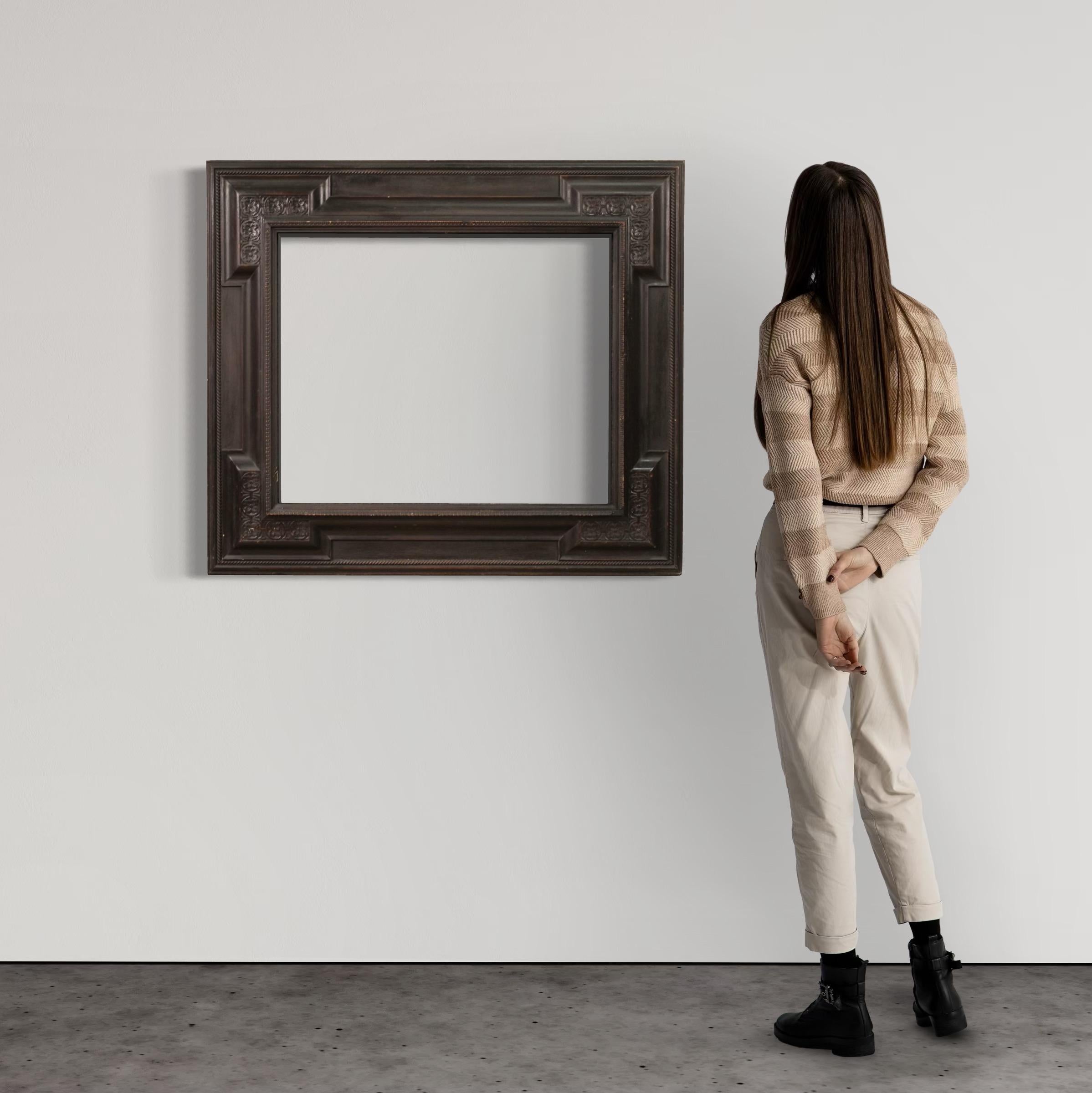Cadre français de la seconde moitié du 20e siècle. Meubles Guillauché en bois sculpté et ébénisé, de belles lignes et un décor agréable. Le cadre peut accueillir un tableau ou un miroir dont les dimensions maximales sont les suivantes : 61,5 x 76,5