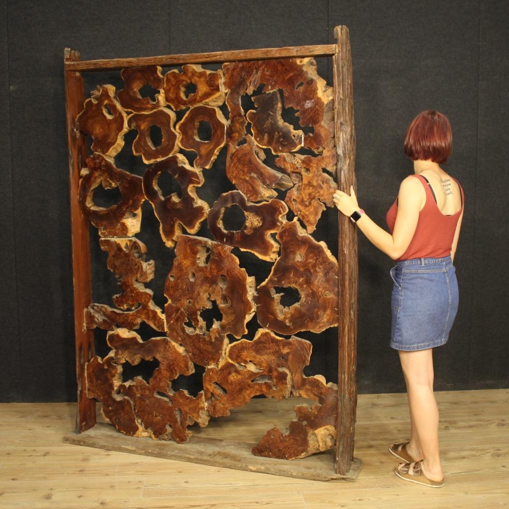 Room divider / sculpture in wood from 20th century. Sculpture built with wooden elements made from mangrove roots and exotic woods of fabulous decor. Object built in a single block, not removable, ideal to be placed in the center of a living room