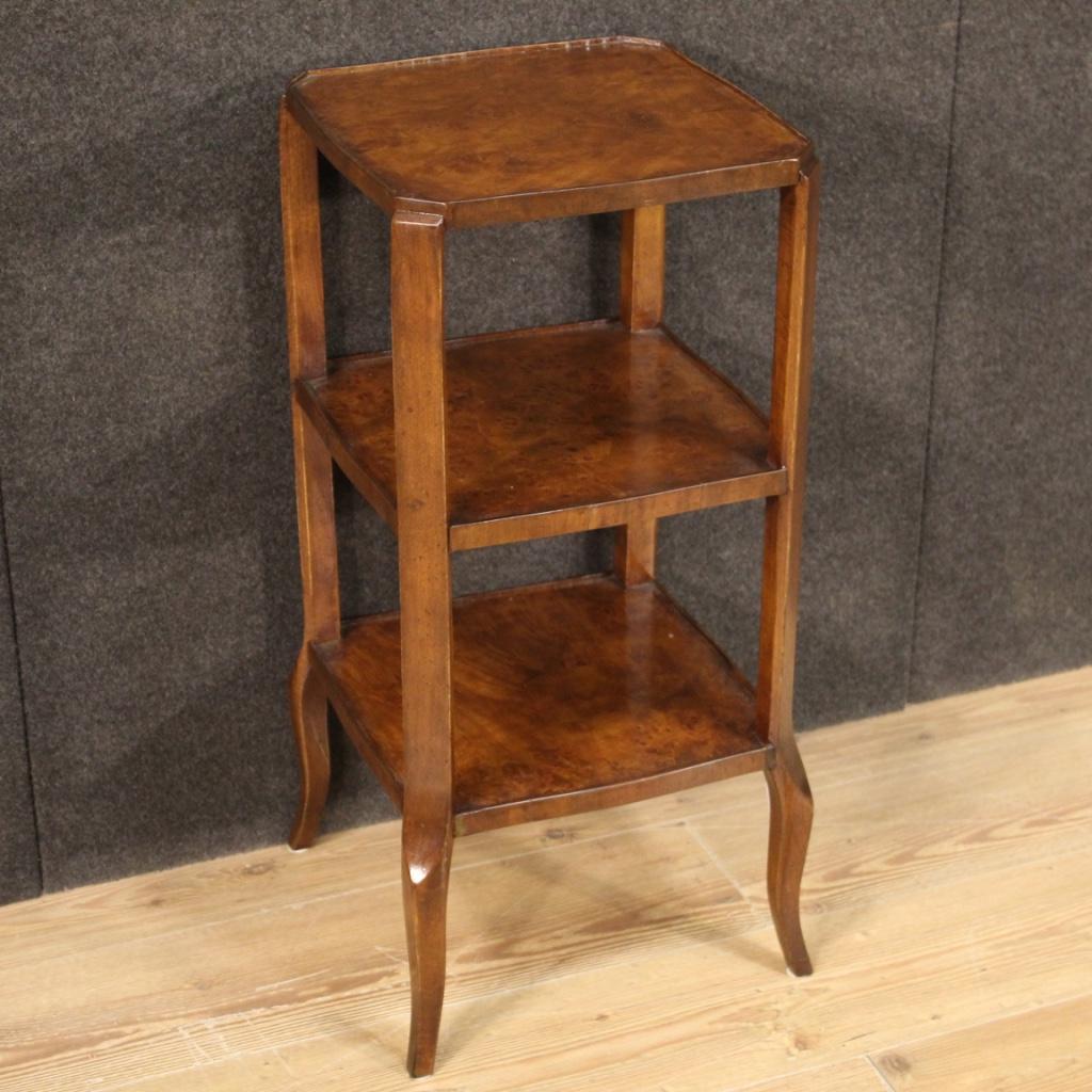 Italian étagère side table from the mid-20th century. Furniture carved in beech, walnut and burl of beautiful lines and pleasant decor. Side table equipped with three shelves with wooden frame, of discreet service (useful support surface W 33.5 cm)