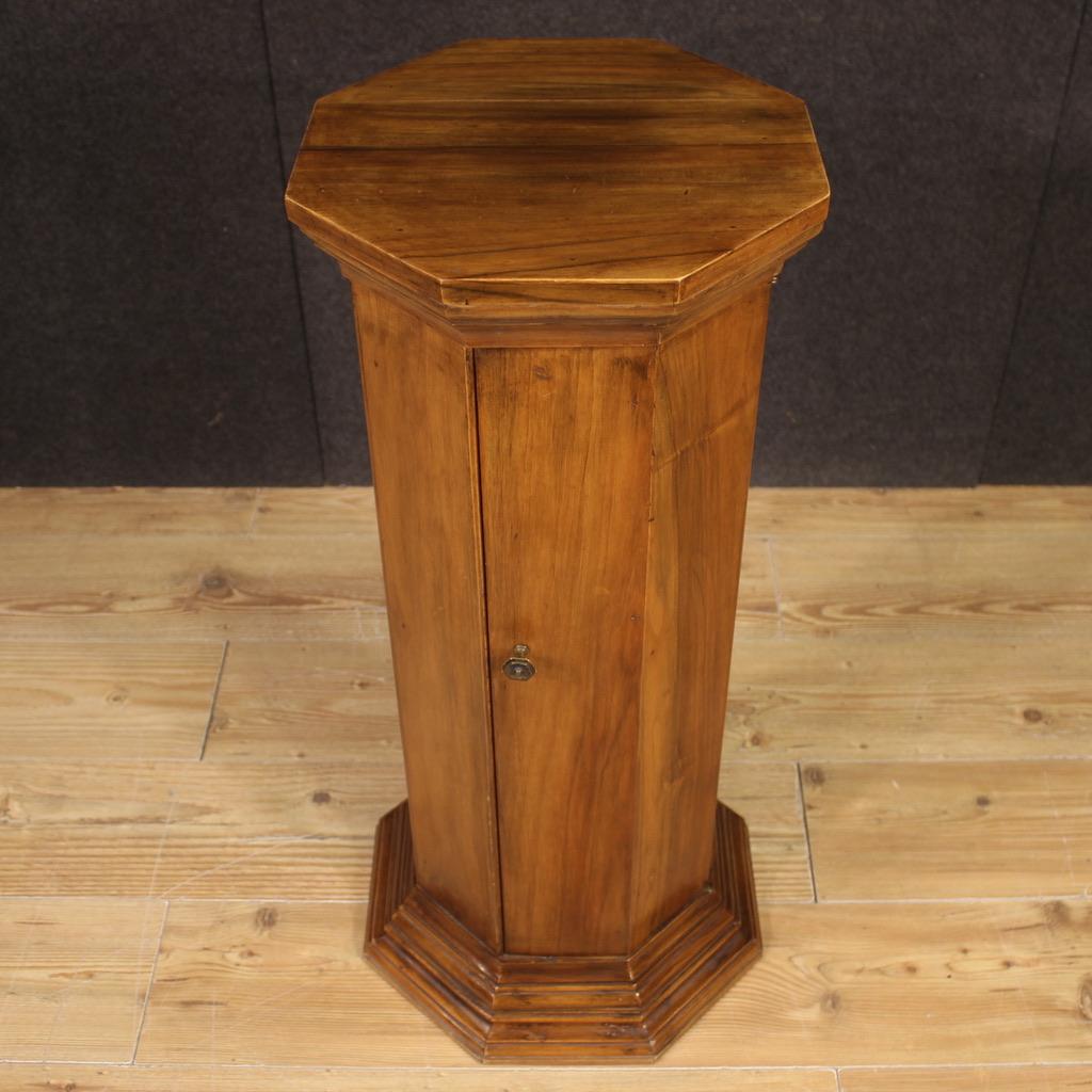 Italian column from the second half of the 20th century. Octagonal furniture in walnut and beech wood with internal structure in fruit wood. Column finished for the center complete with a door that offers a support shelf inside (see photo).