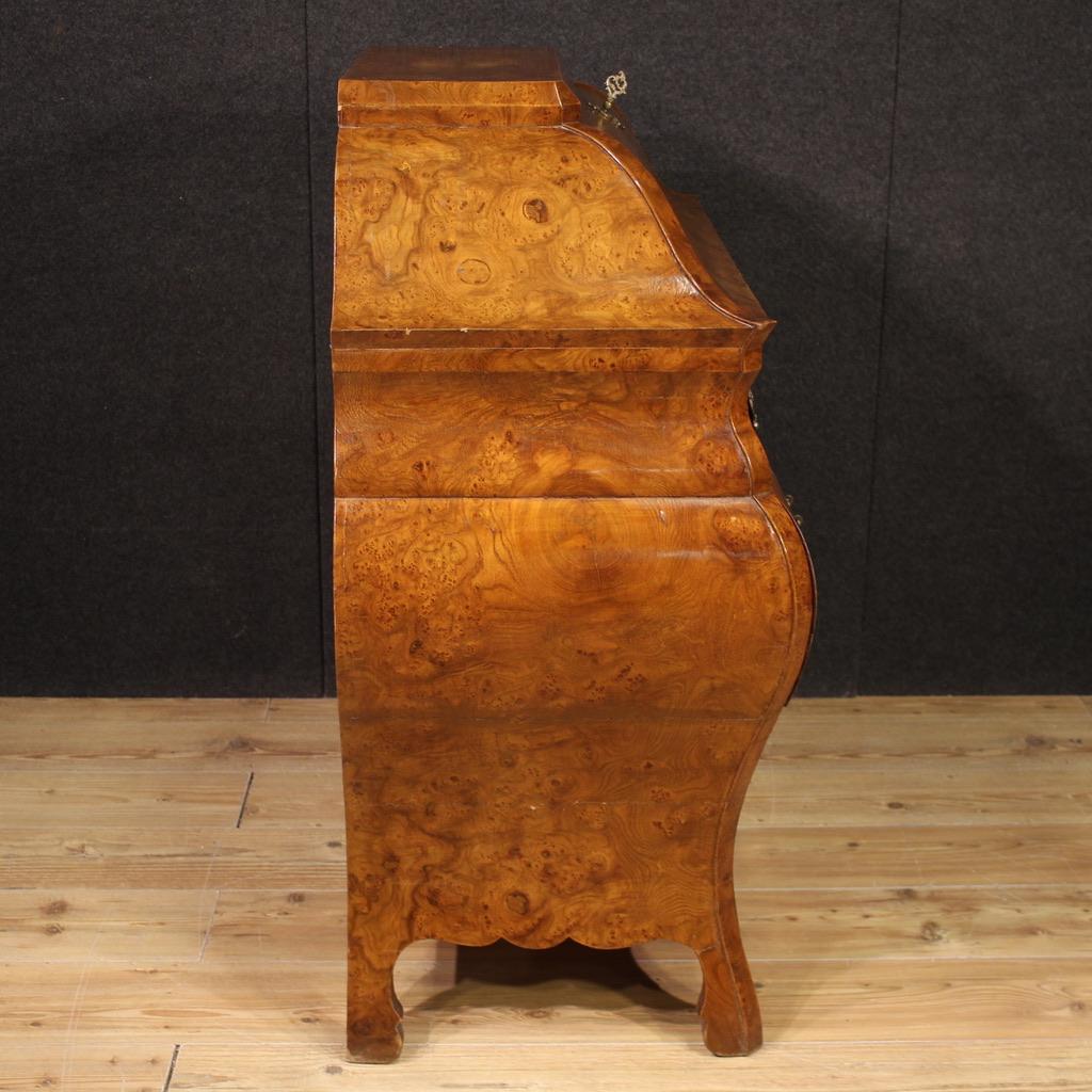 Italiano Scrivania in legno lombardo del XX secolo in stile Luigi XV, 1970 in vendita
