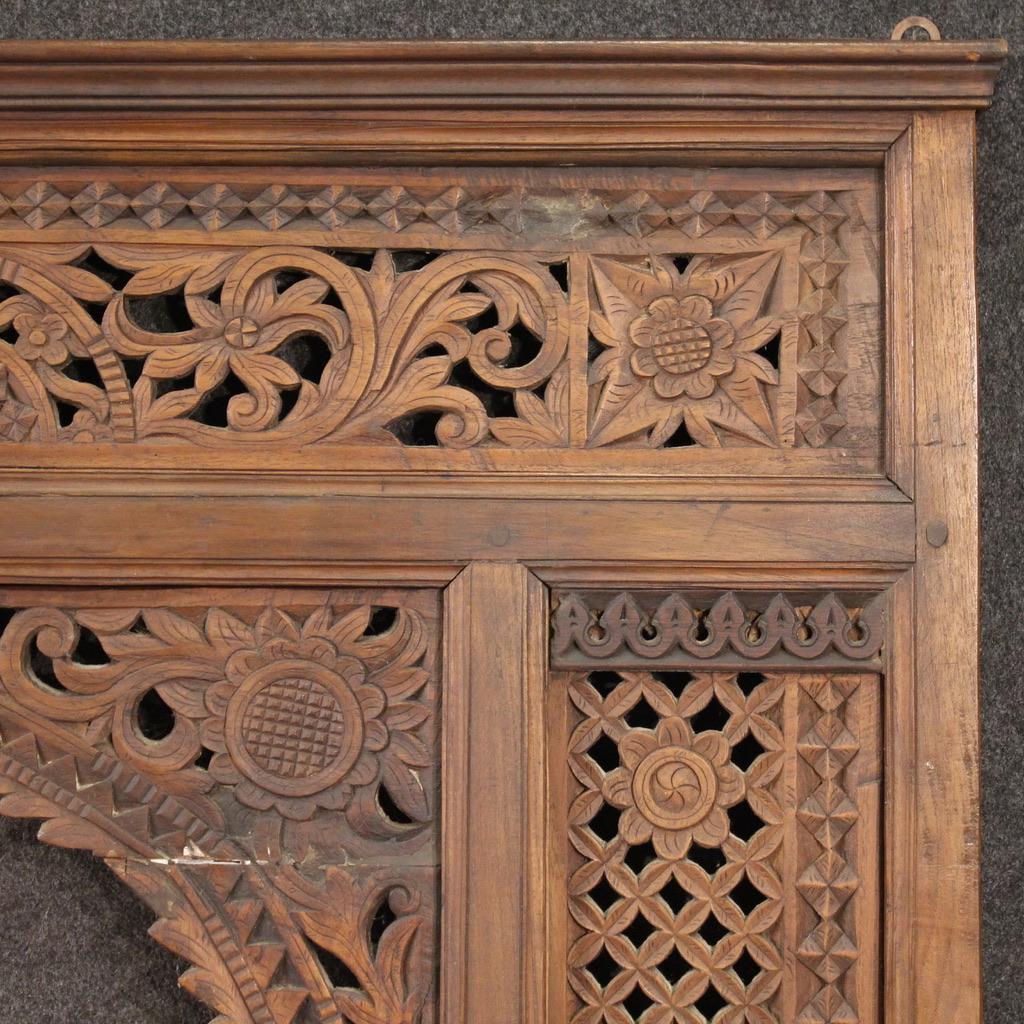 20th Century Wood Sculpt And Carved Indian Headboard, 1950 In Good Condition For Sale In Vicoforte, Piedmont