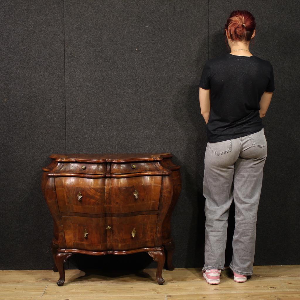 Small Venetian chest of drawers from the mid-20th century. Moved and curved furniture, veneered and threaded in walnut and beech wood, of beautiful lines and pleasant furnishings. Chest of drawers equipped with two large drawers in the lower part