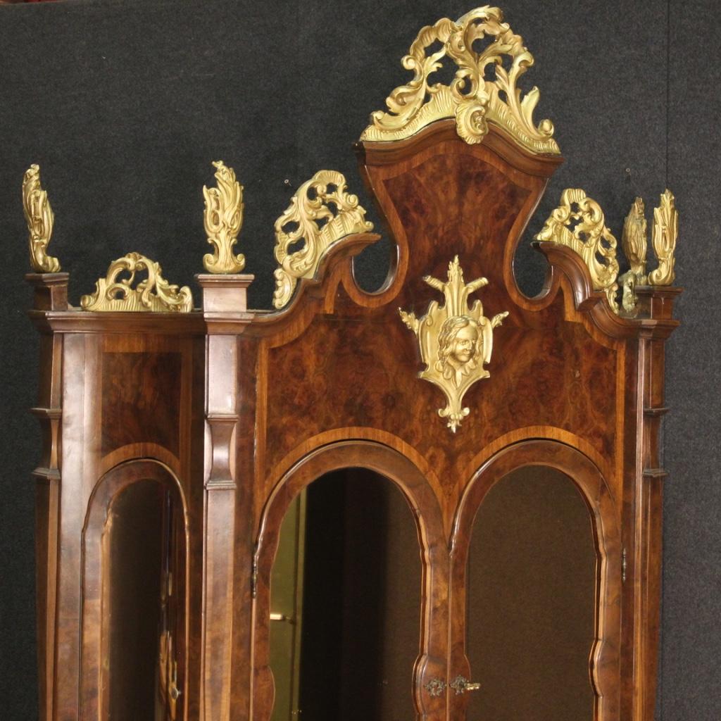 Great 20th century Venetian trumeau. Furniture of exceptional size and quality carved and veneered in walnut, burl, beech, fruit and gilded wood. Trumeau composed of three bodies equipped with four drawers in the lower part. Central body with