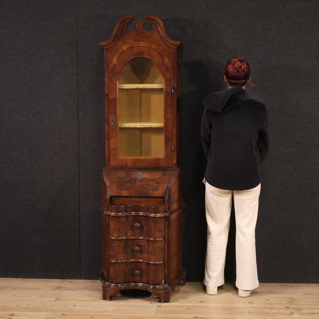 Small Venetian trumeau from the second half of the 20th century. Double-body furniture, curved on the front and sides, carved and veneered in walnut, burl and beech. Small trumeau, that can be easily placed in different parts of the house. Upper