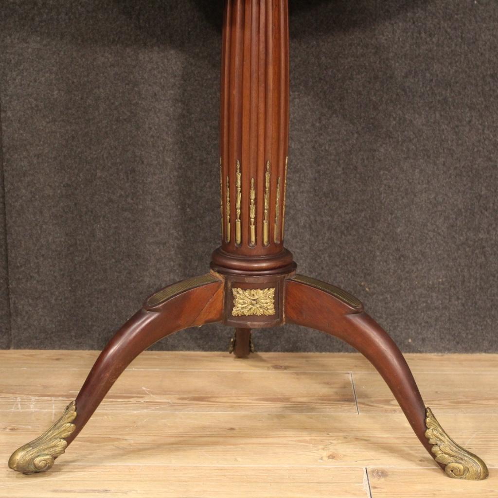 Early 20th Century table d'appoint française ronde en bois et marbre, 20e siècle Guéridon, 1920 en vente