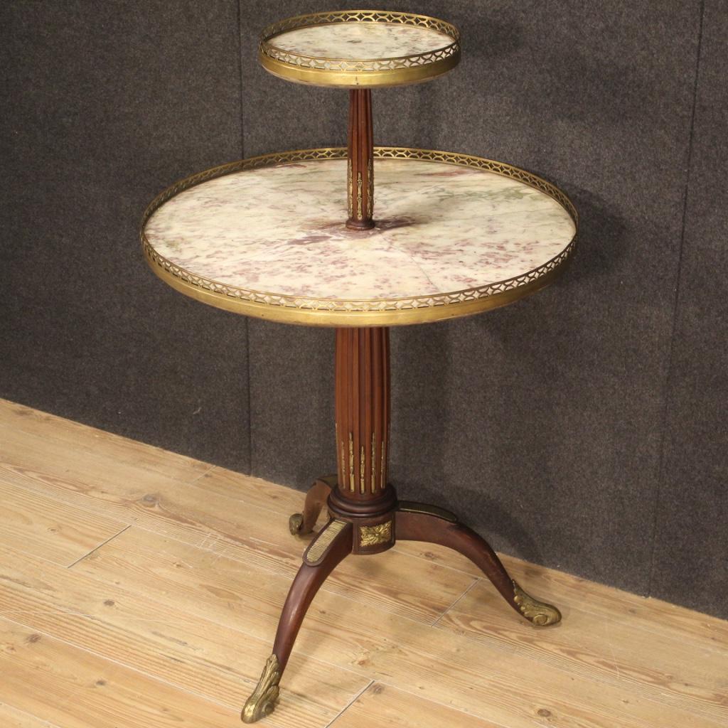 Laiton table d'appoint française ronde en bois et marbre, 20e siècle Guéridon, 1920 en vente