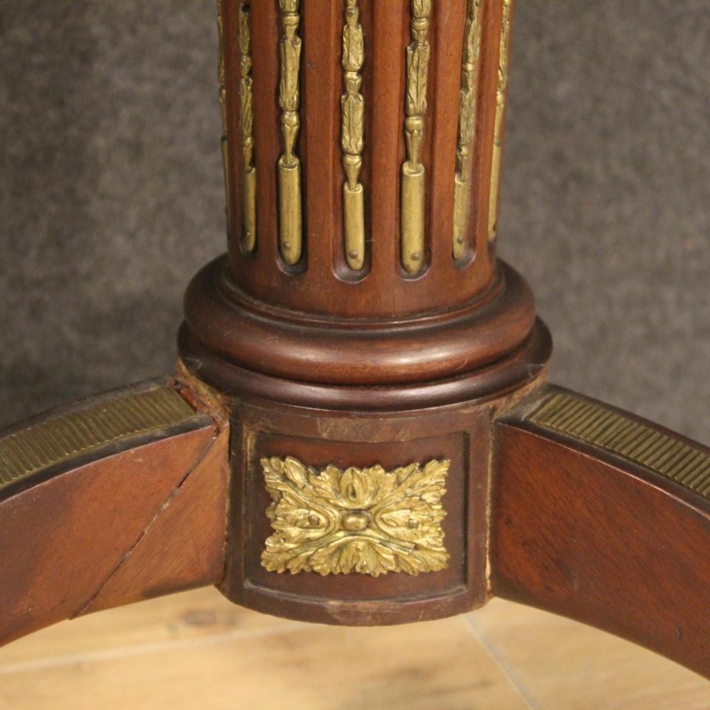 table d'appoint française ronde en bois et marbre, 20e siècle Guéridon, 1920 en vente 2