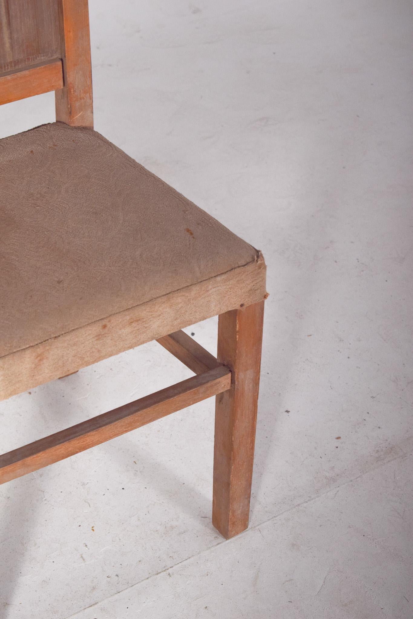 Silla de madera del siglo XX con tapicería beige en Desgastado estado para la venta en Lisboa, Lisboa