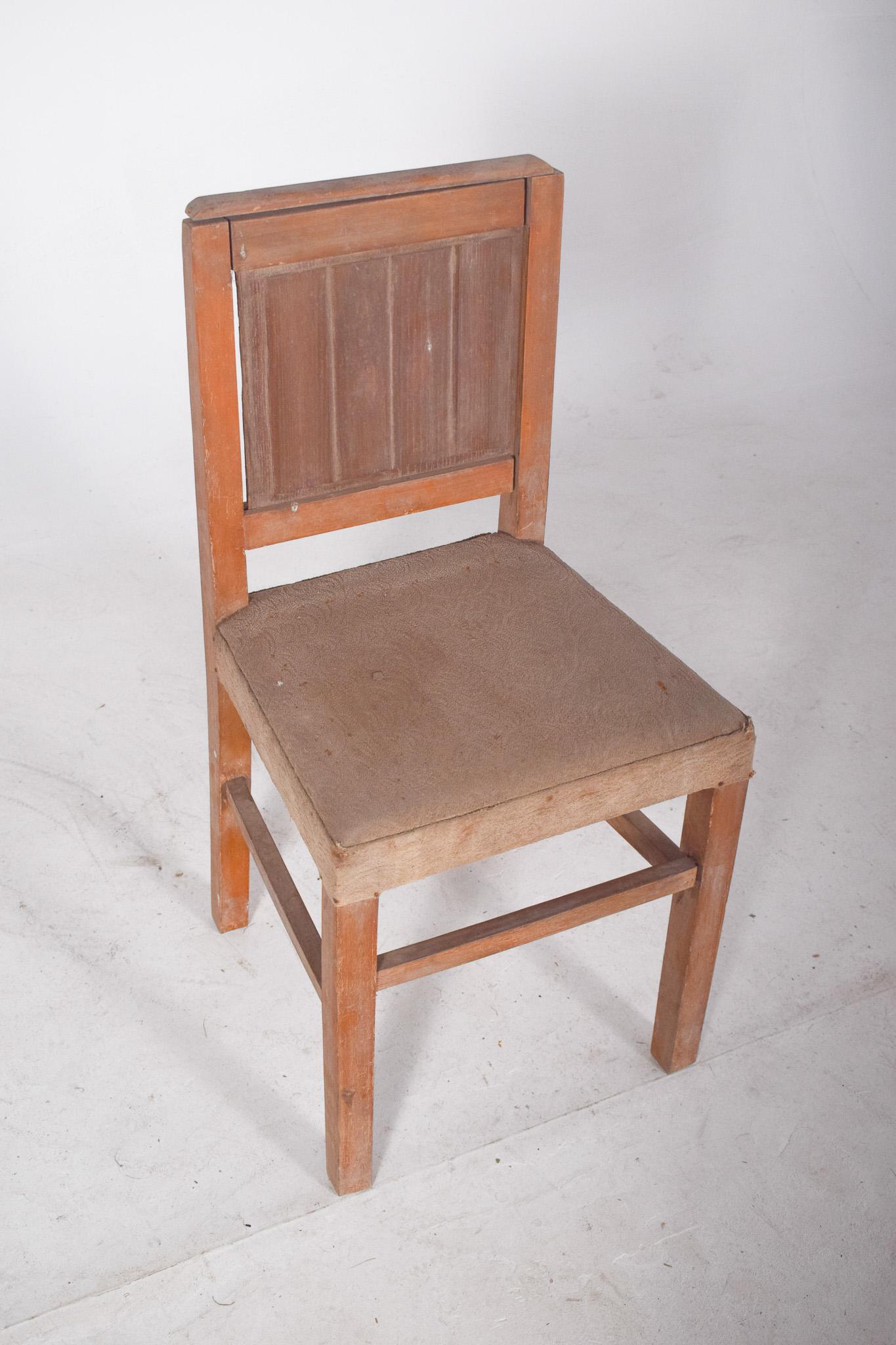 Silla de madera del siglo XX con tapicería beige Madera en venta