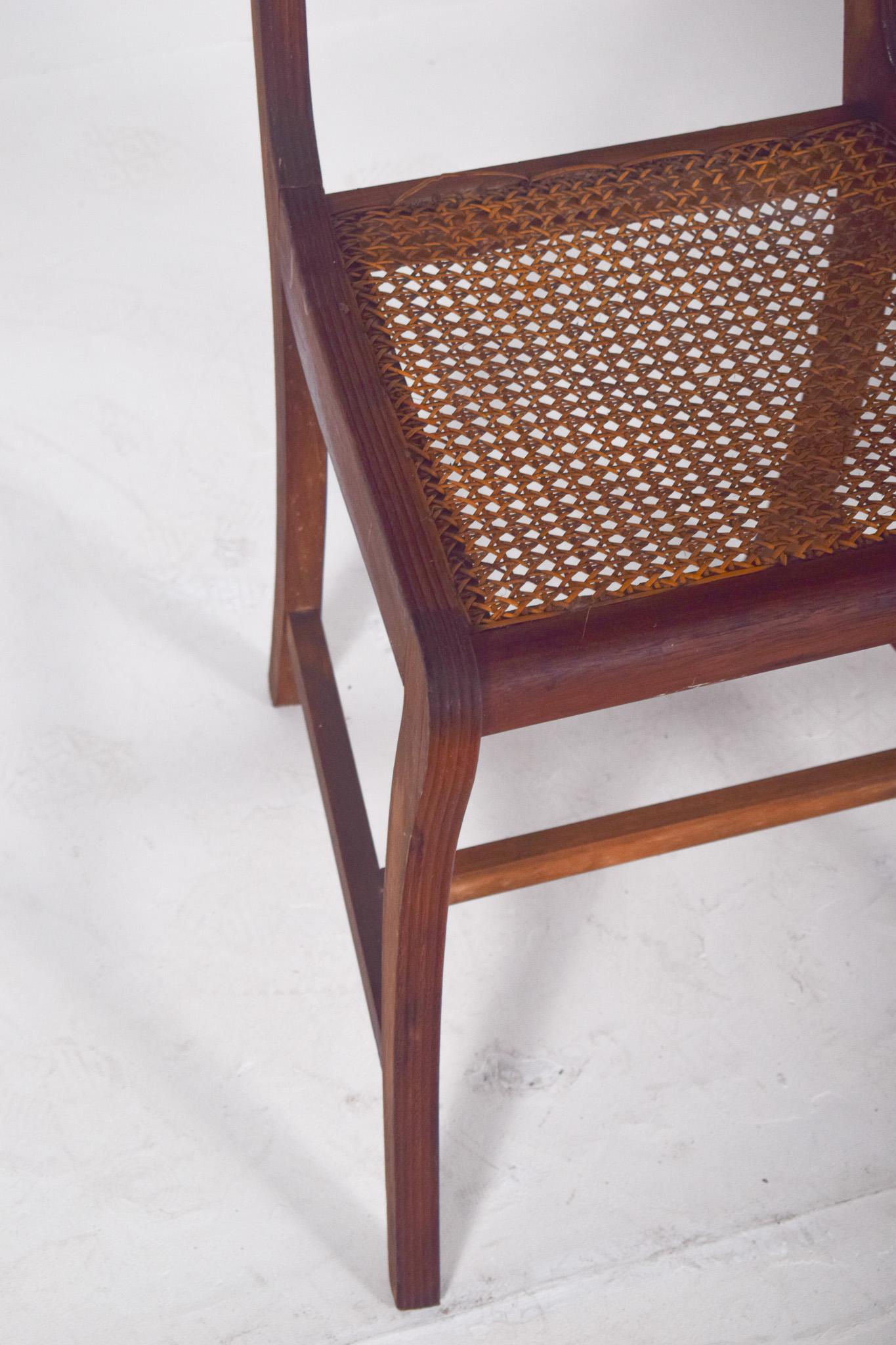 Chaise en bois du 20e siècle avec assise en paille État moyen - En vente à Lisboa, Lisboa