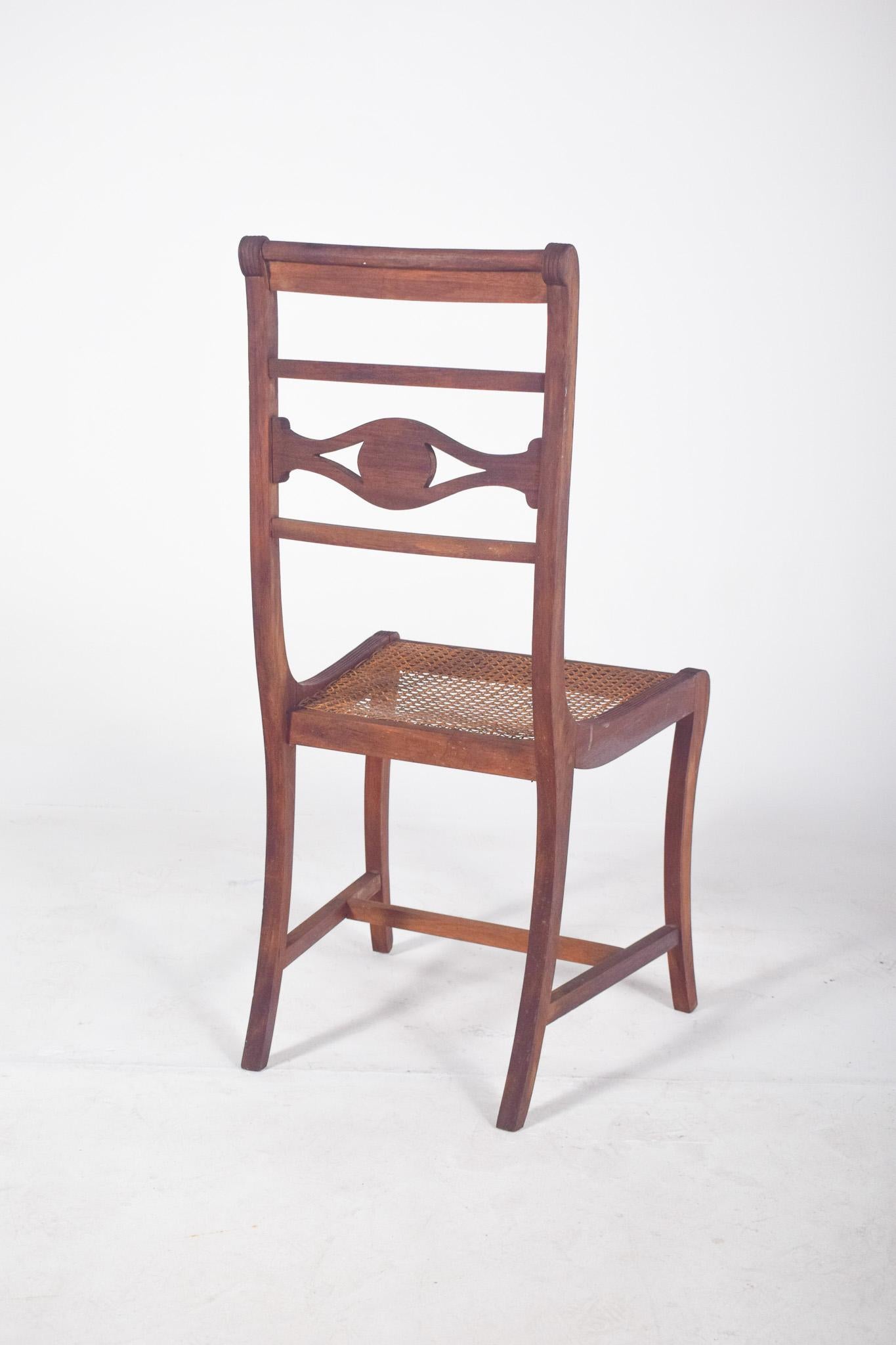 Bois Chaise en bois du 20e siècle avec assise en paille en vente