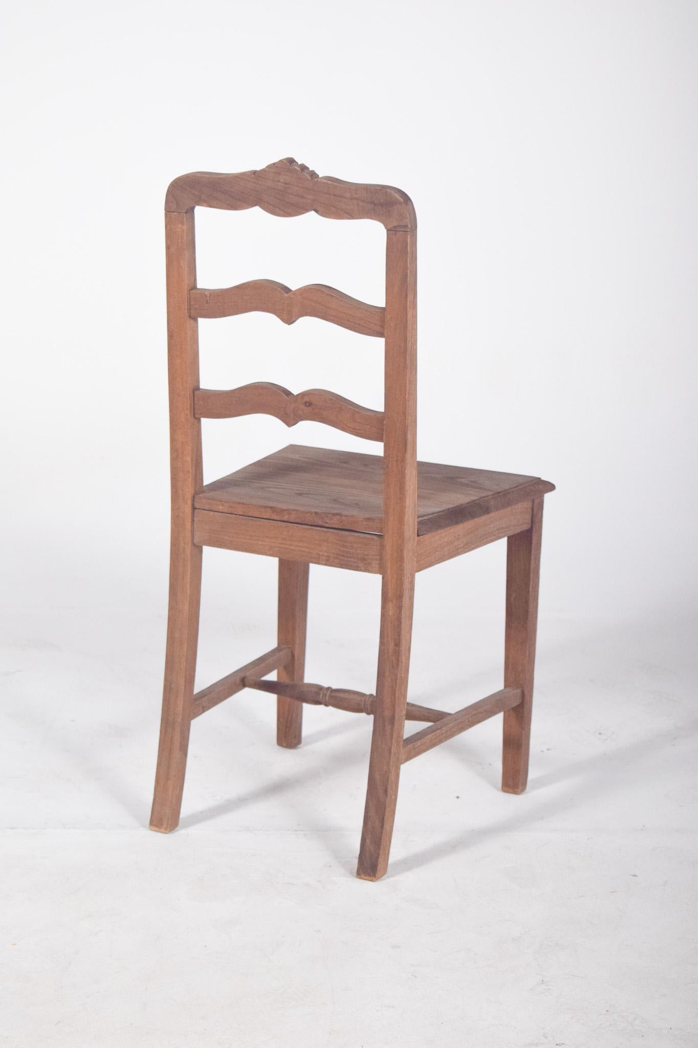 20th Century Wooden Chair with Wavy Horizontal Crossbars For Sale 3
