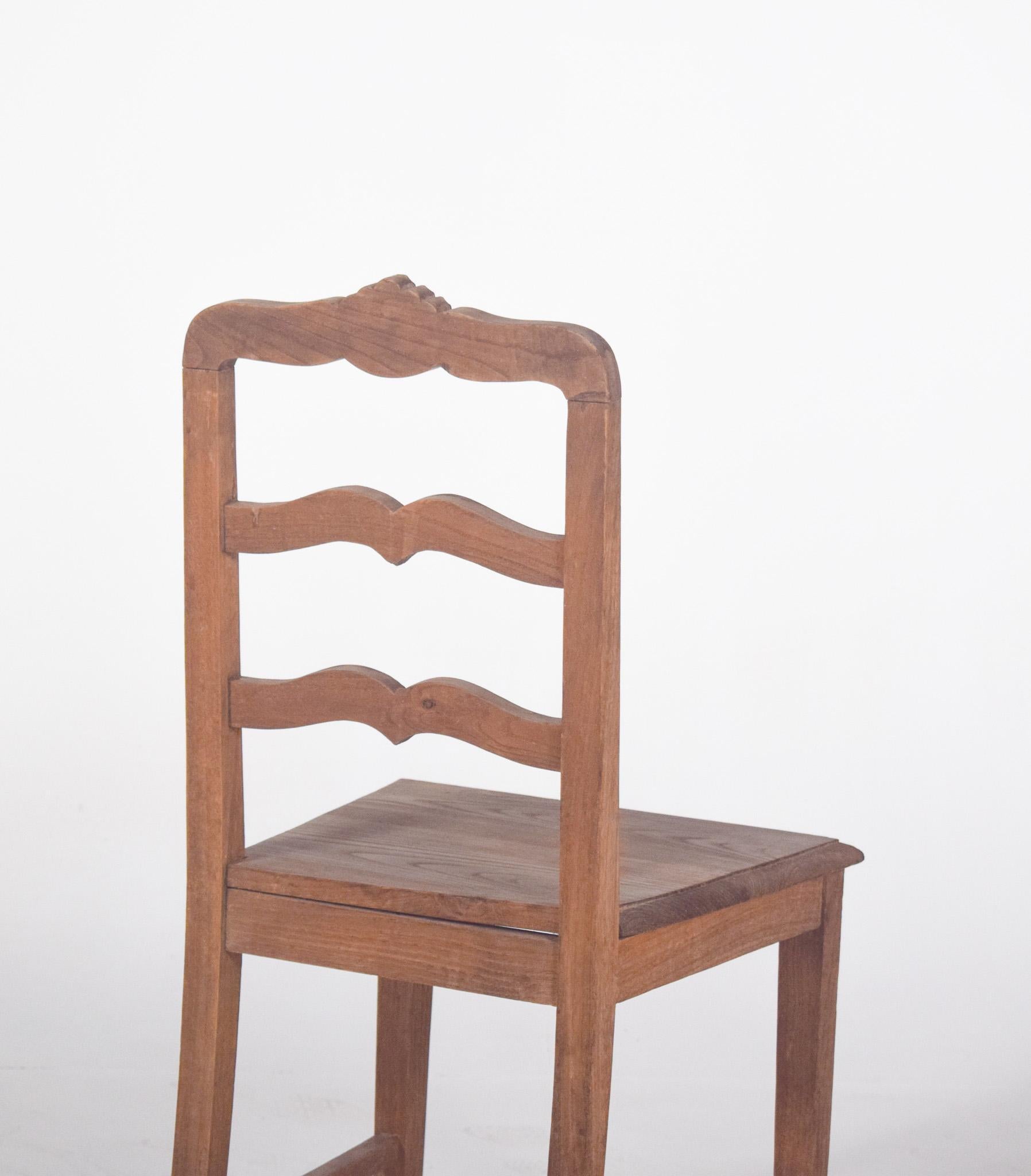 20th Century Wooden Chair with Wavy Horizontal Crossbars For Sale 4