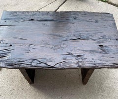 Mesa baja de madera del siglo XX de madera recuperada