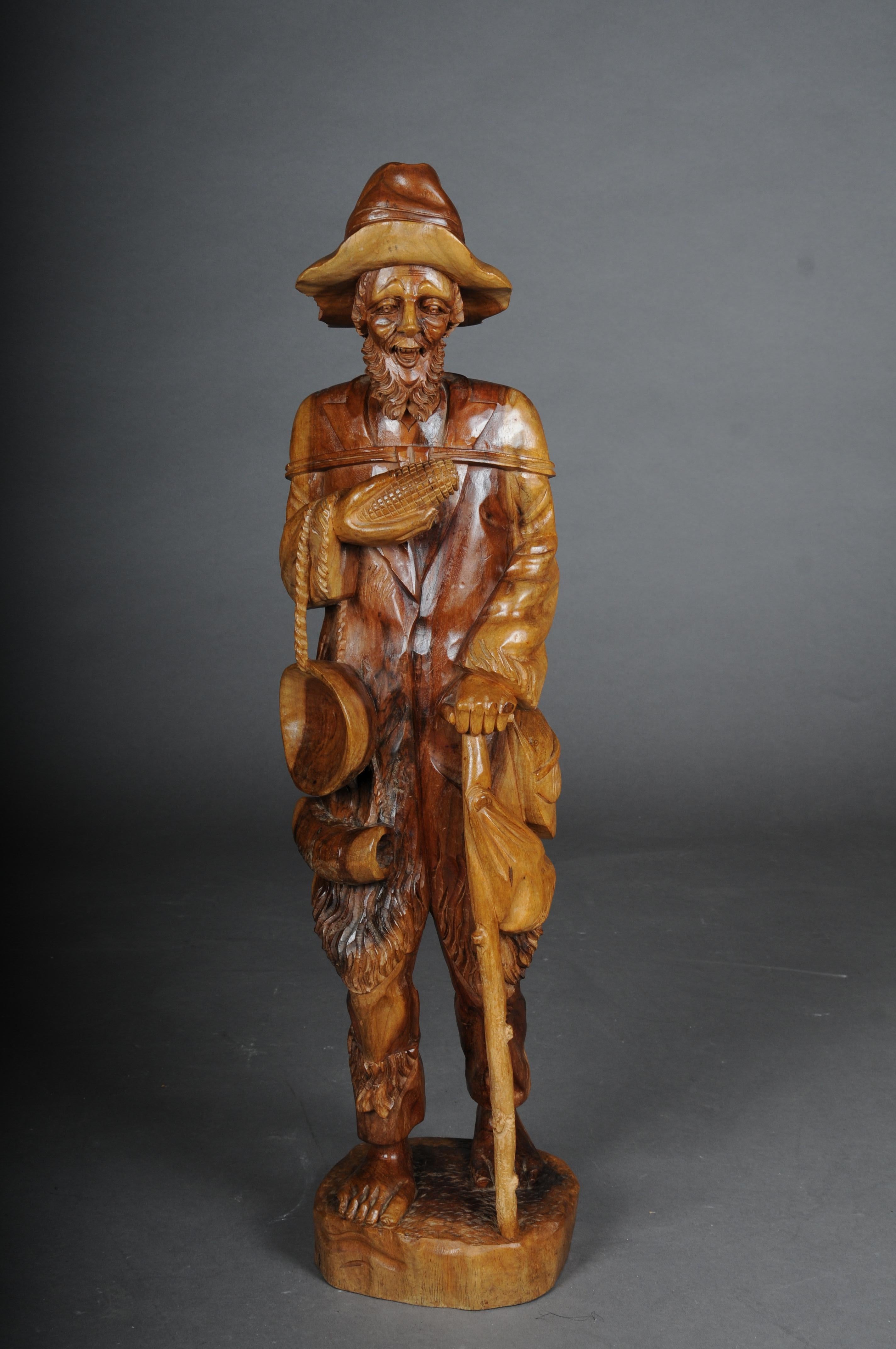 Holzskulptur eines Walkers des 20. Jahrhunderts mit Mais auf dem Kuh, Süddeutschland

Massives Lindenholz. Fein geschnitzte Figur, die einen alten Förster mit einem Kind auf den Schultern und einem Hund darstellt
Süddeutschland/Tirol 20. Jahrhundert