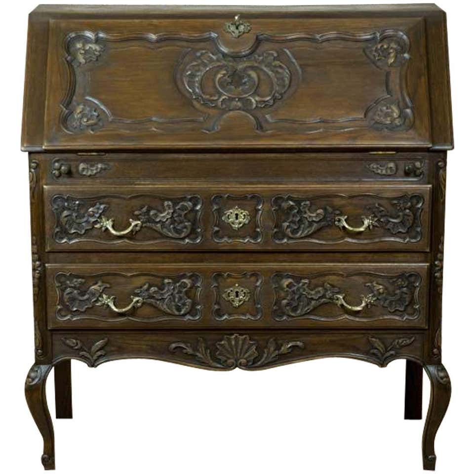 20th-Century Walnut Neo-Rococo Showcase at 1stDibs