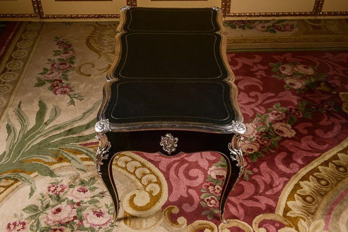 20th Century writing Desk Louis XV Piano-Black Bureau Plat For Sale 5