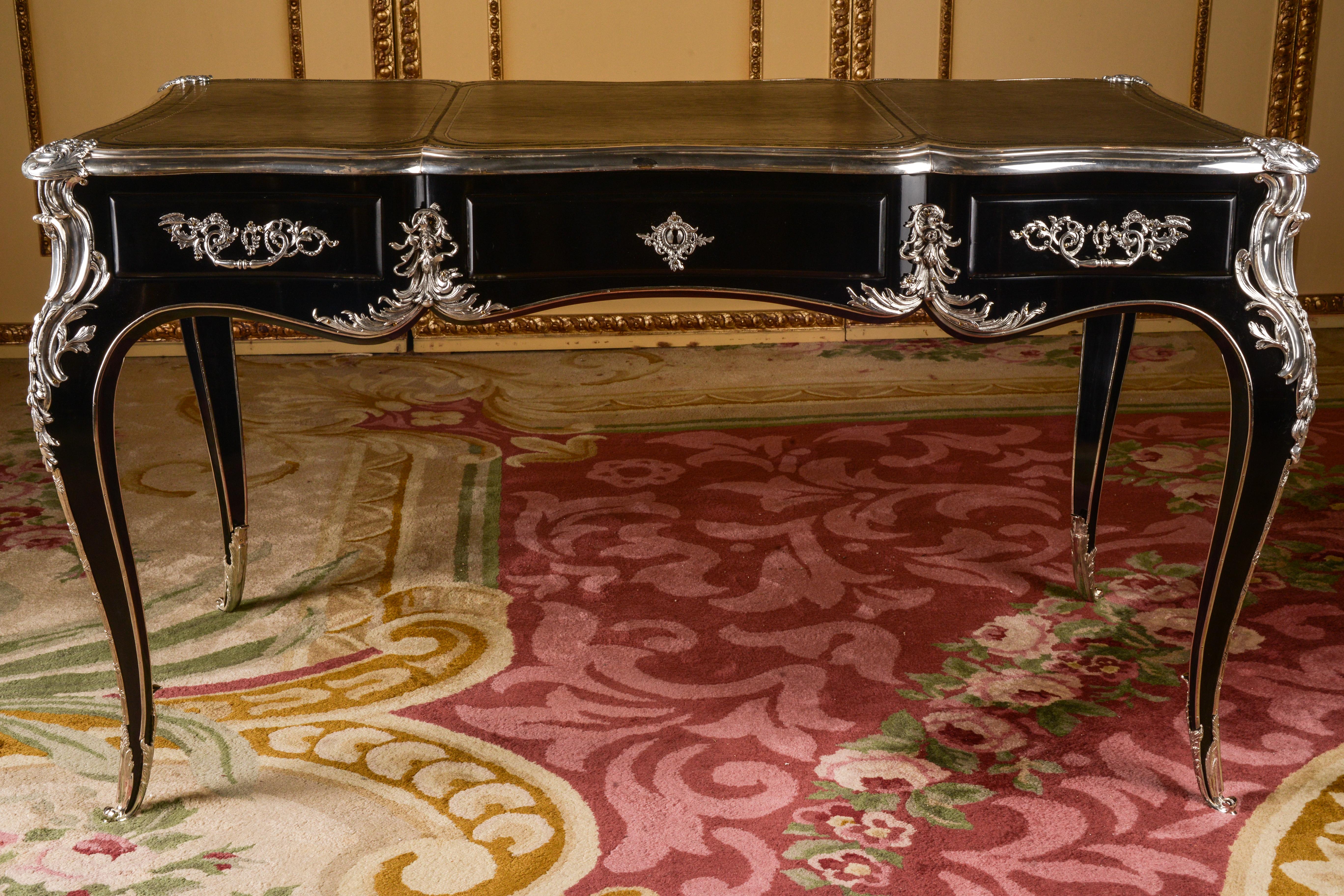 20. Jahrhundert Schreibtisch Louis XV Piano-Schwarz Bureau Plat (Louis XV.) im Angebot