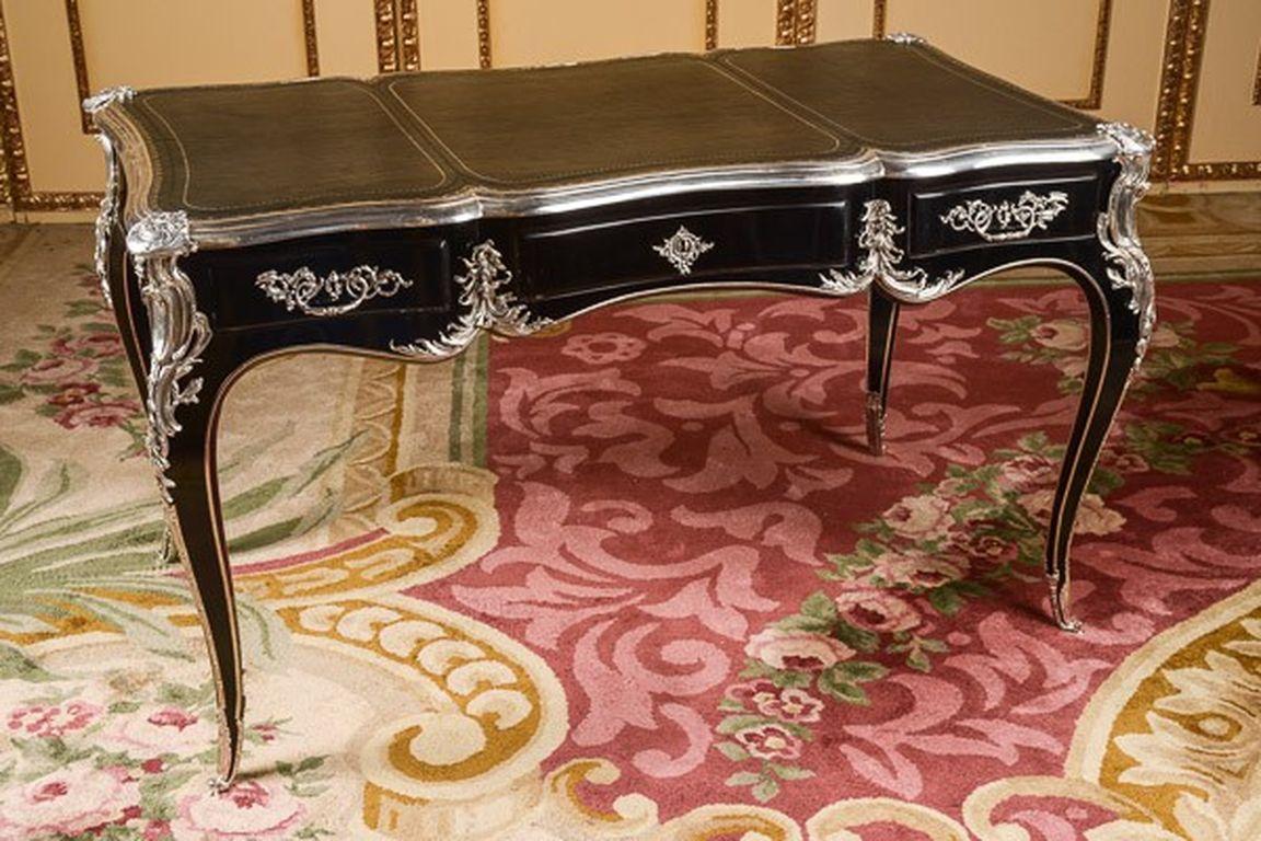20. Jahrhundert Schreibtisch Louis XV Piano-Schwarz Bureau Plat (Versilbert) im Angebot