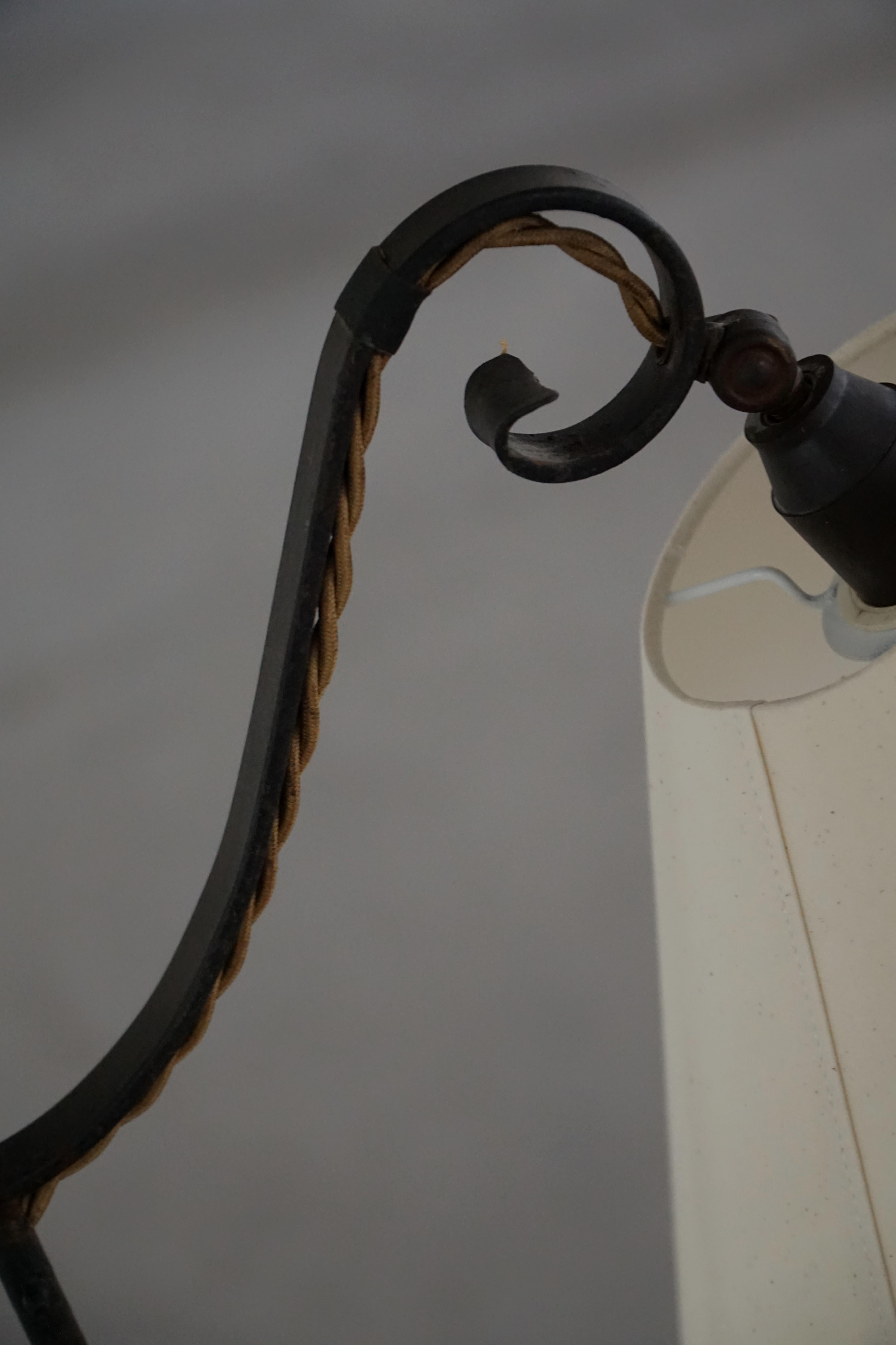20th-Century, Wrought Iron Floor Lamp with Swirl Detail, Danish Art Deco en venta 2