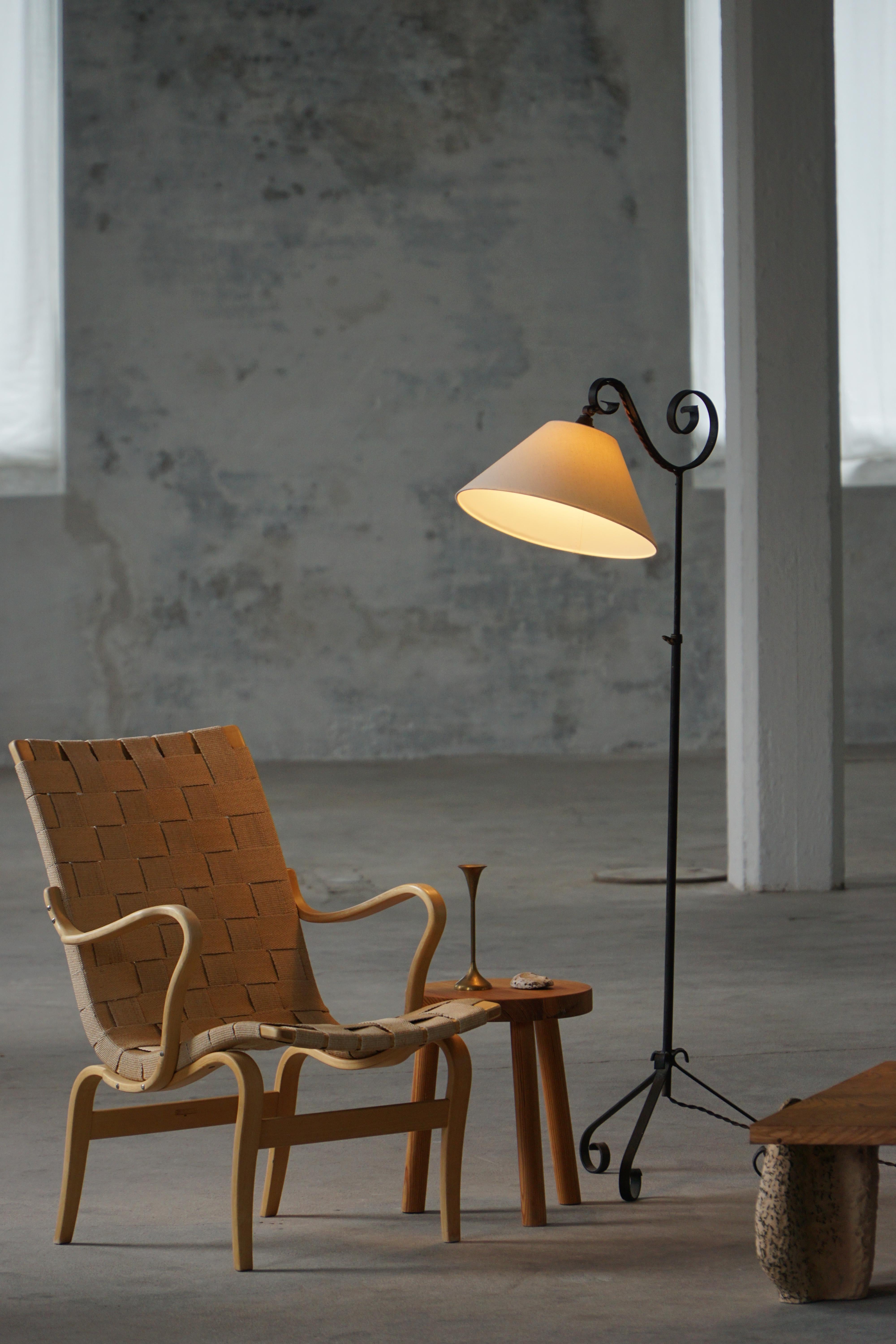 20th-Century, Wrought Iron Floor Lamp with Swirl Detail, Danish Art Deco Danés en venta
