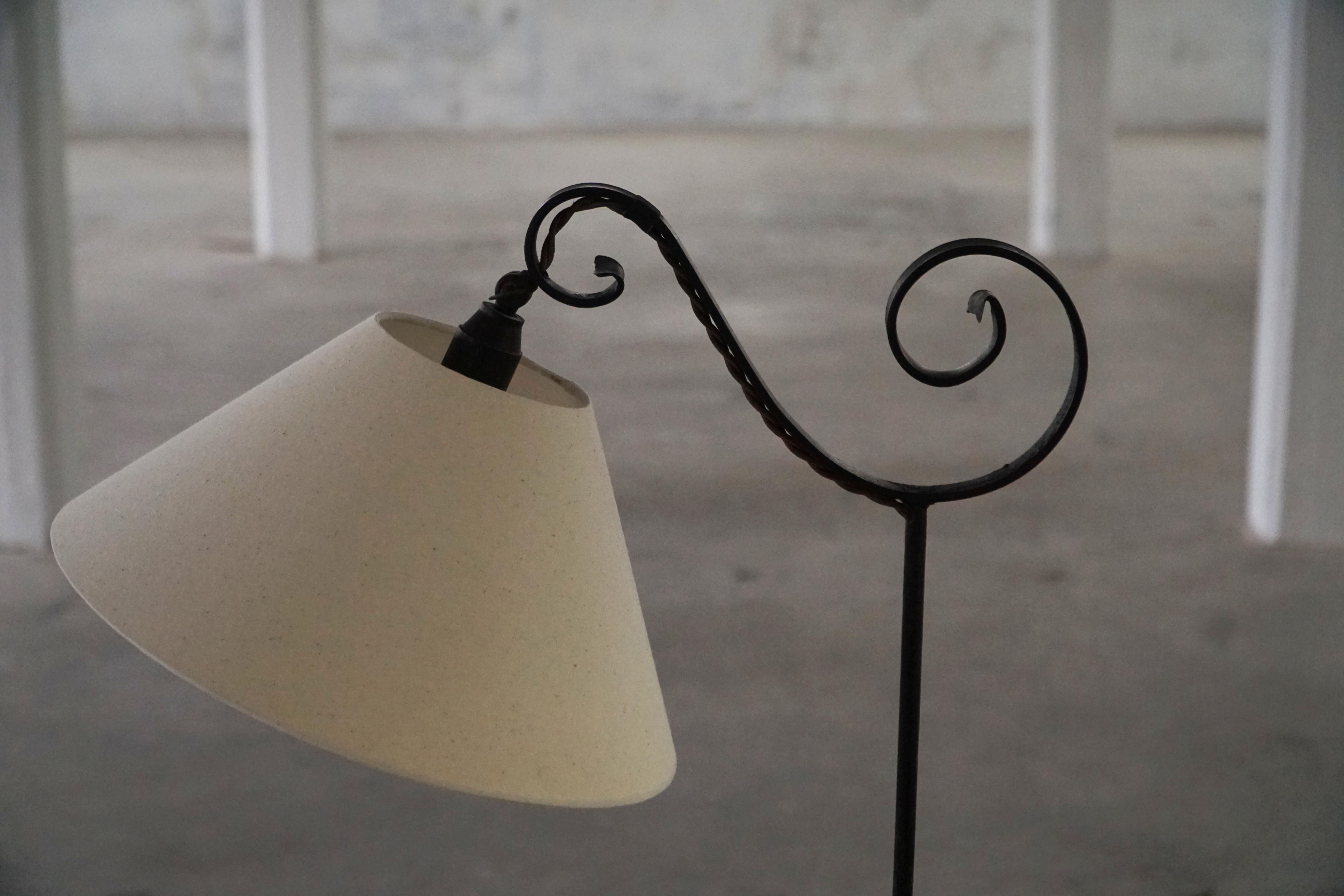 20th-Century, Wrought Iron Floor Lamp with Swirl Detail, Danish Art Deco en venta 1