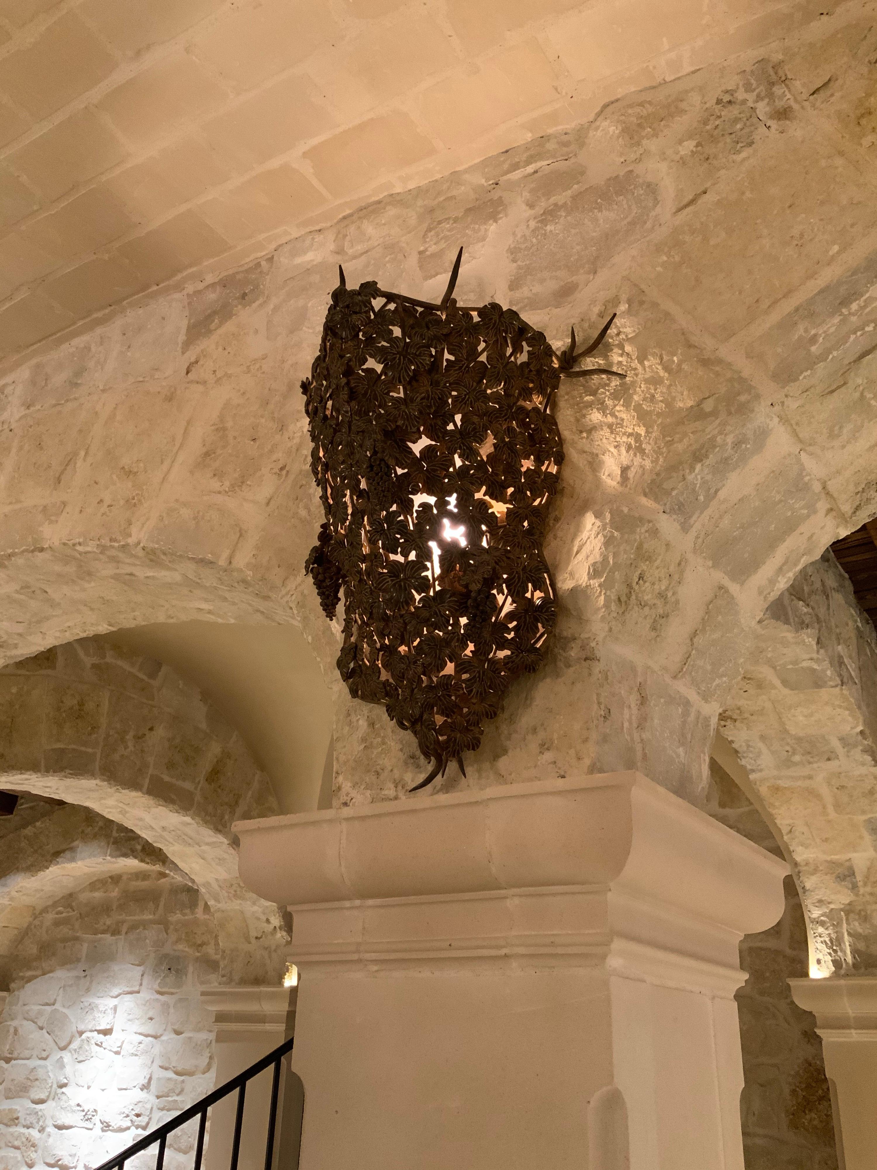 Lámpara de pared de hierro forjado del siglo XX procedente de Francia Hierro forjado en venta