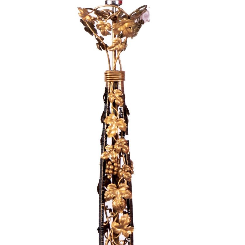 A striking early 20th Century wrought metal floor lamp, richly adorned with intricately detailed climbing ivy finished in gold paint.
This sculptural piece embodies the refined organicism characteristic of the École de Nancy, a key movement within