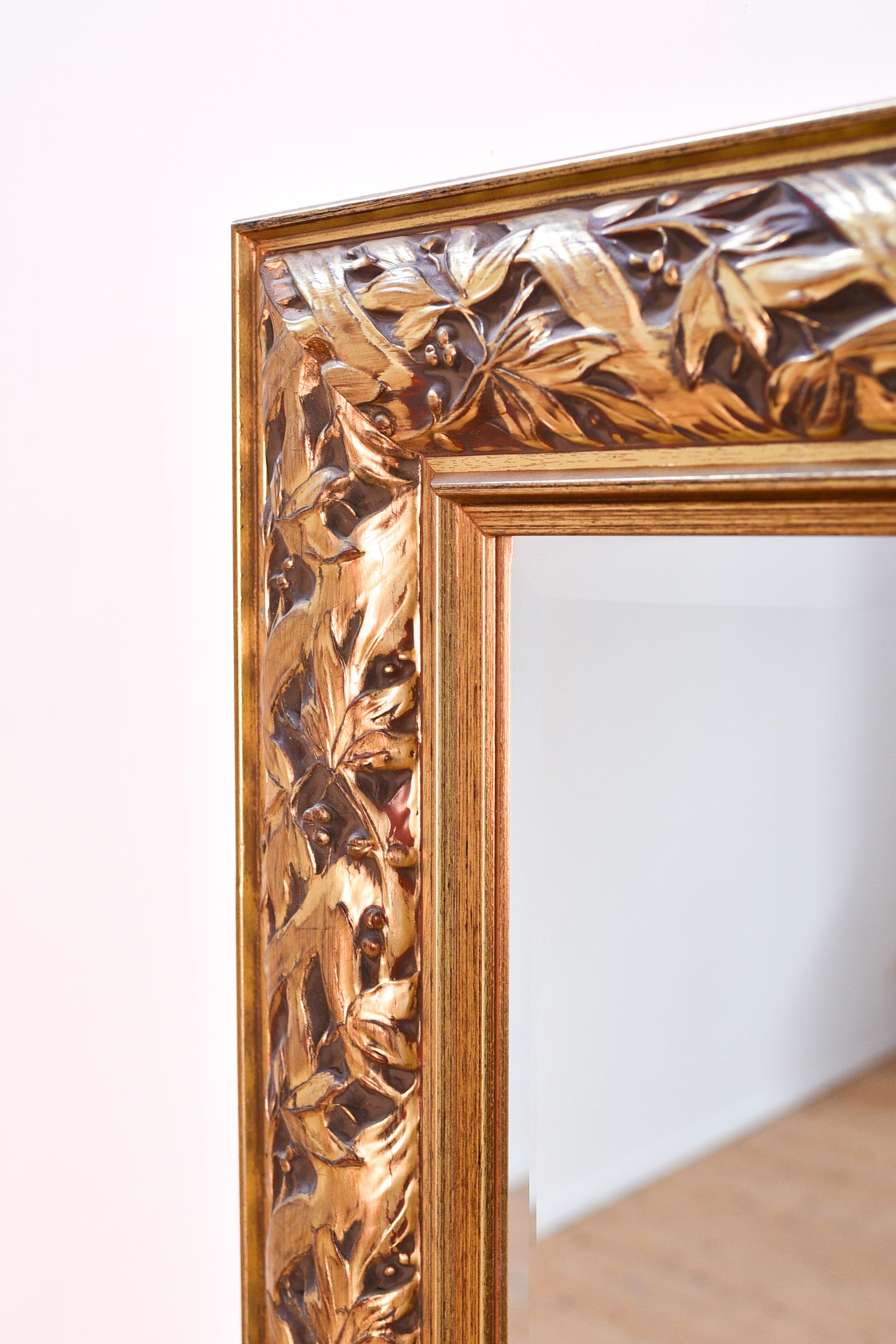 20e siècle Miroir XL avec motifs floraux sur cadre en bois Bon état - En vente à Oostende, BE